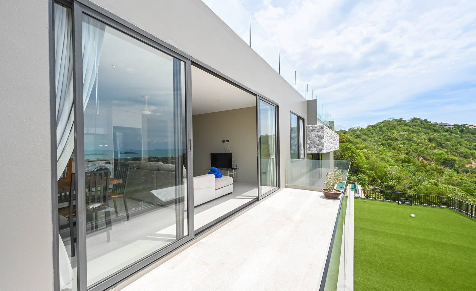 Villa Kelly – Luxury 6 Bedroom Seaview Pool Villa in Plai Laem for sale 