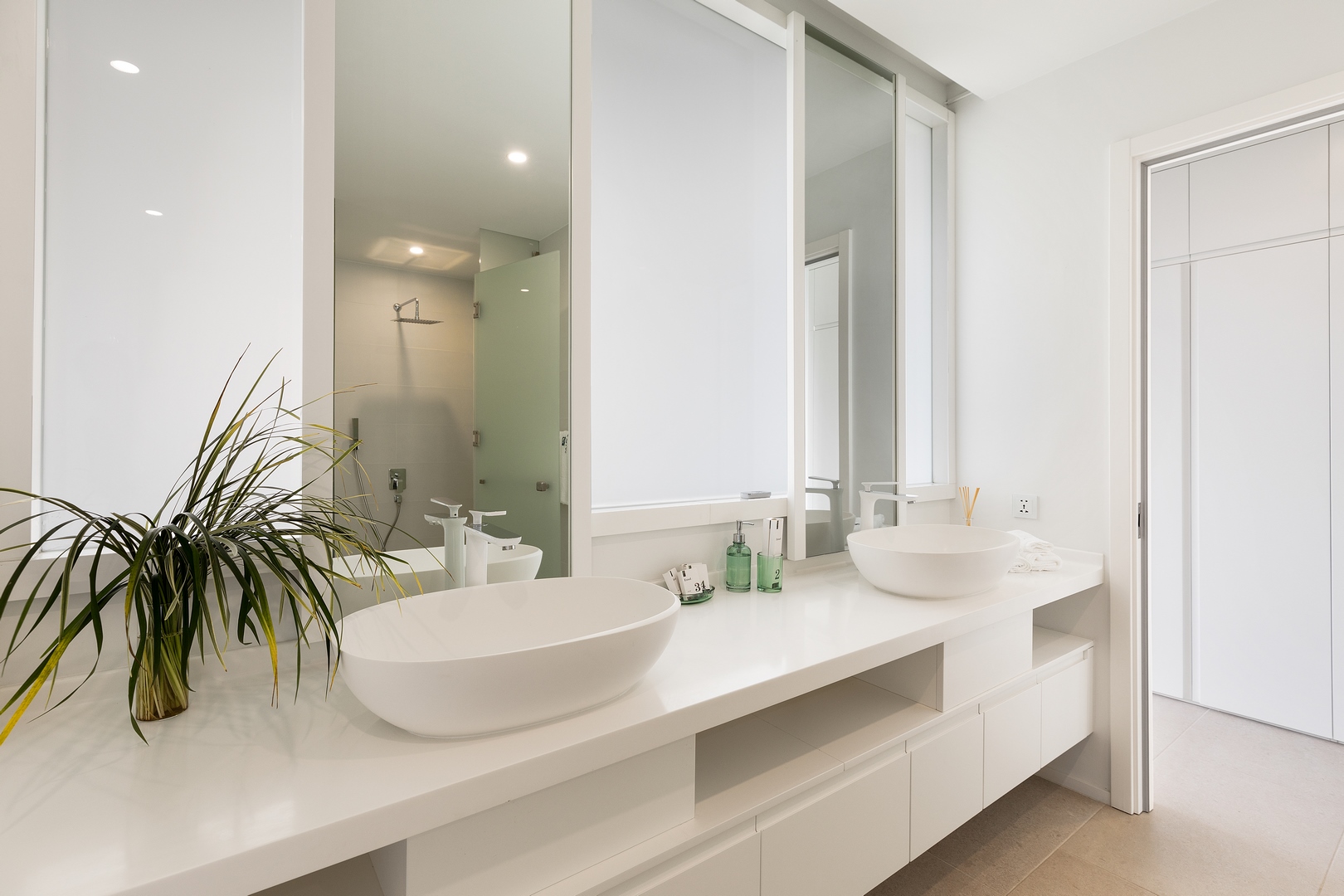 KW Villa – Luxurious 5 Bedroom Seaview Pool Villa in Bangpor for sale