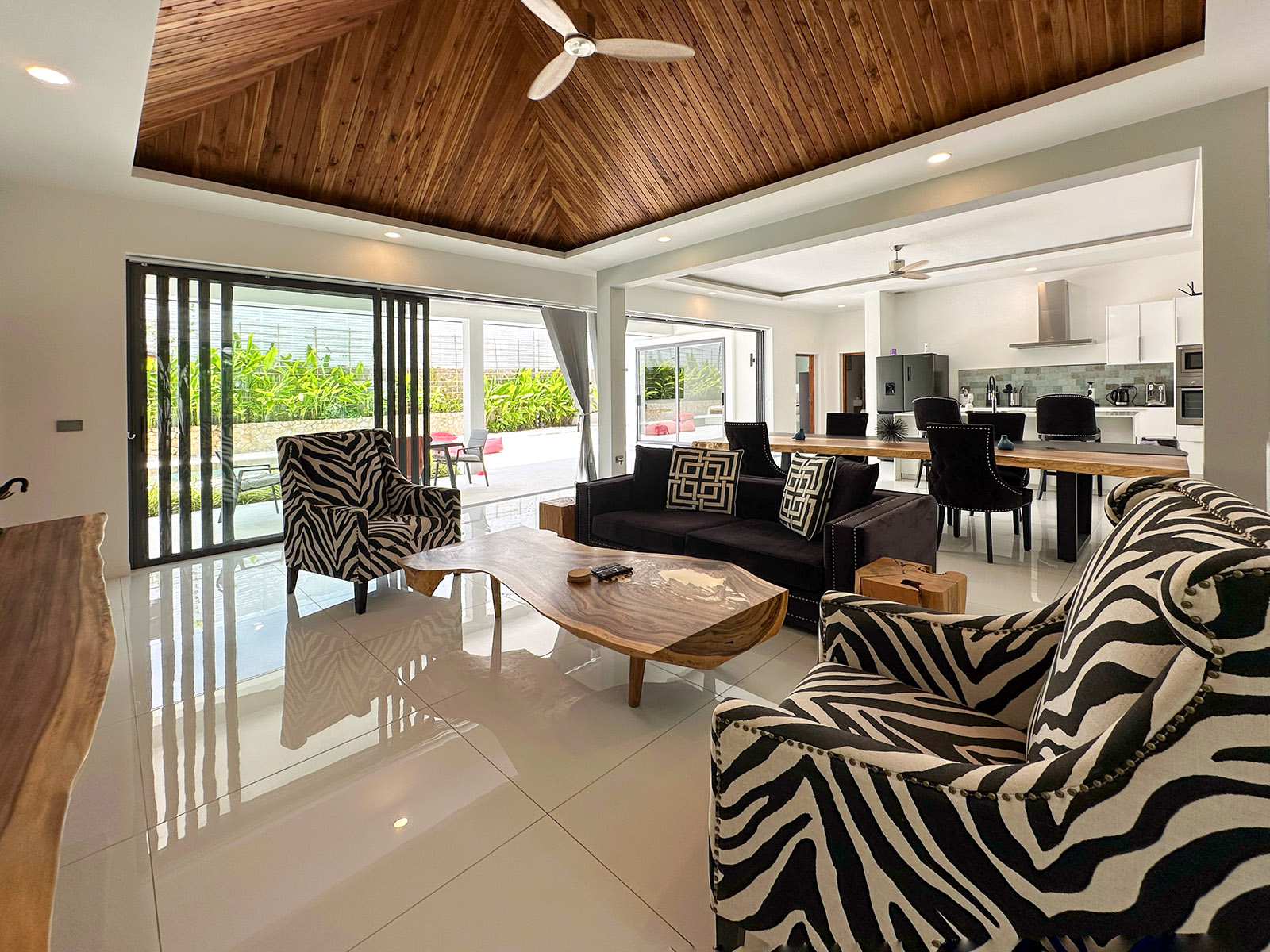 Tropical Balinese 4 Bedroom Garden Pool Villa in Maenam for Sale