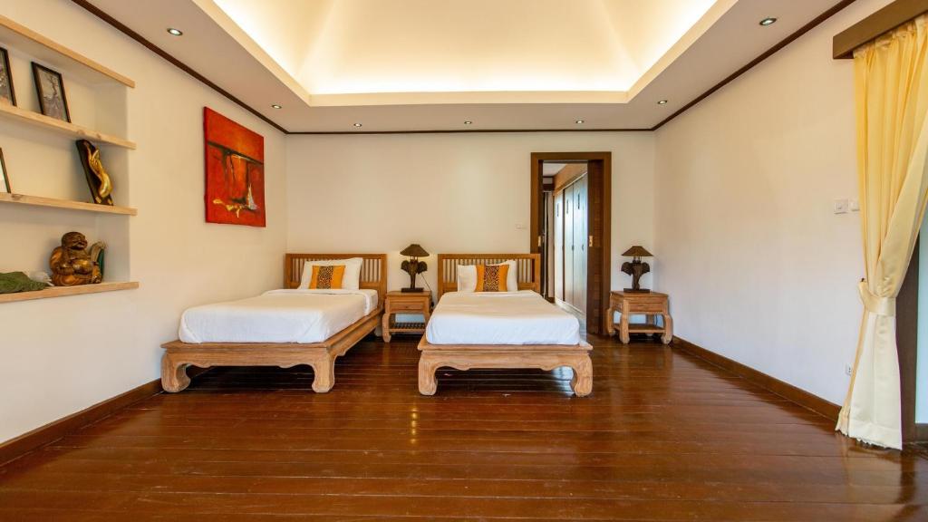 Tropical 4-bedroom Beachside villa with Rooftop Terrace in Hua Thanon for sale