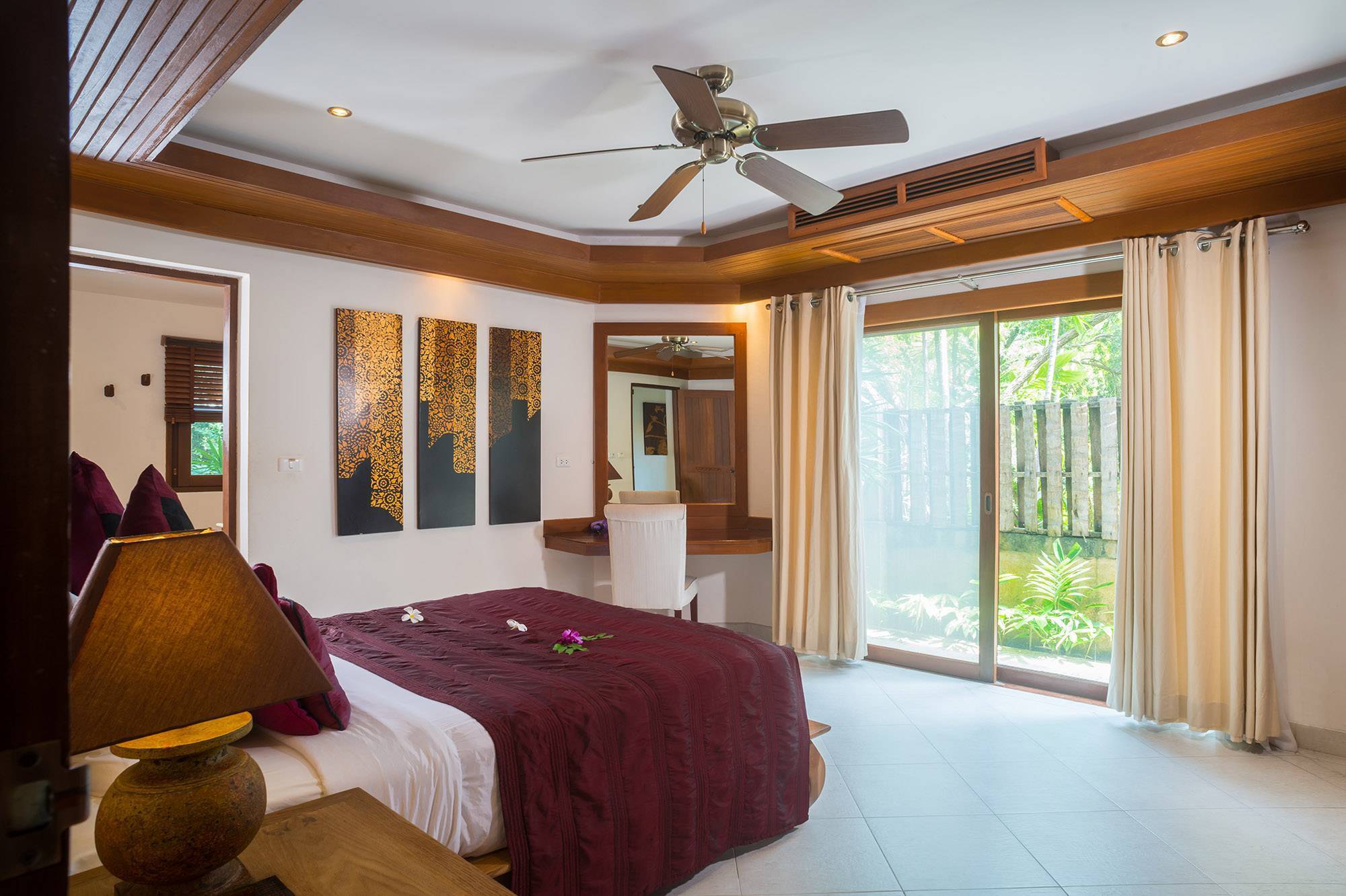Tropical 4-bedroom beachside villa for sale in Hua Thanon: Tropical 4-bedroom beachside villa for sale in Hua Thanon