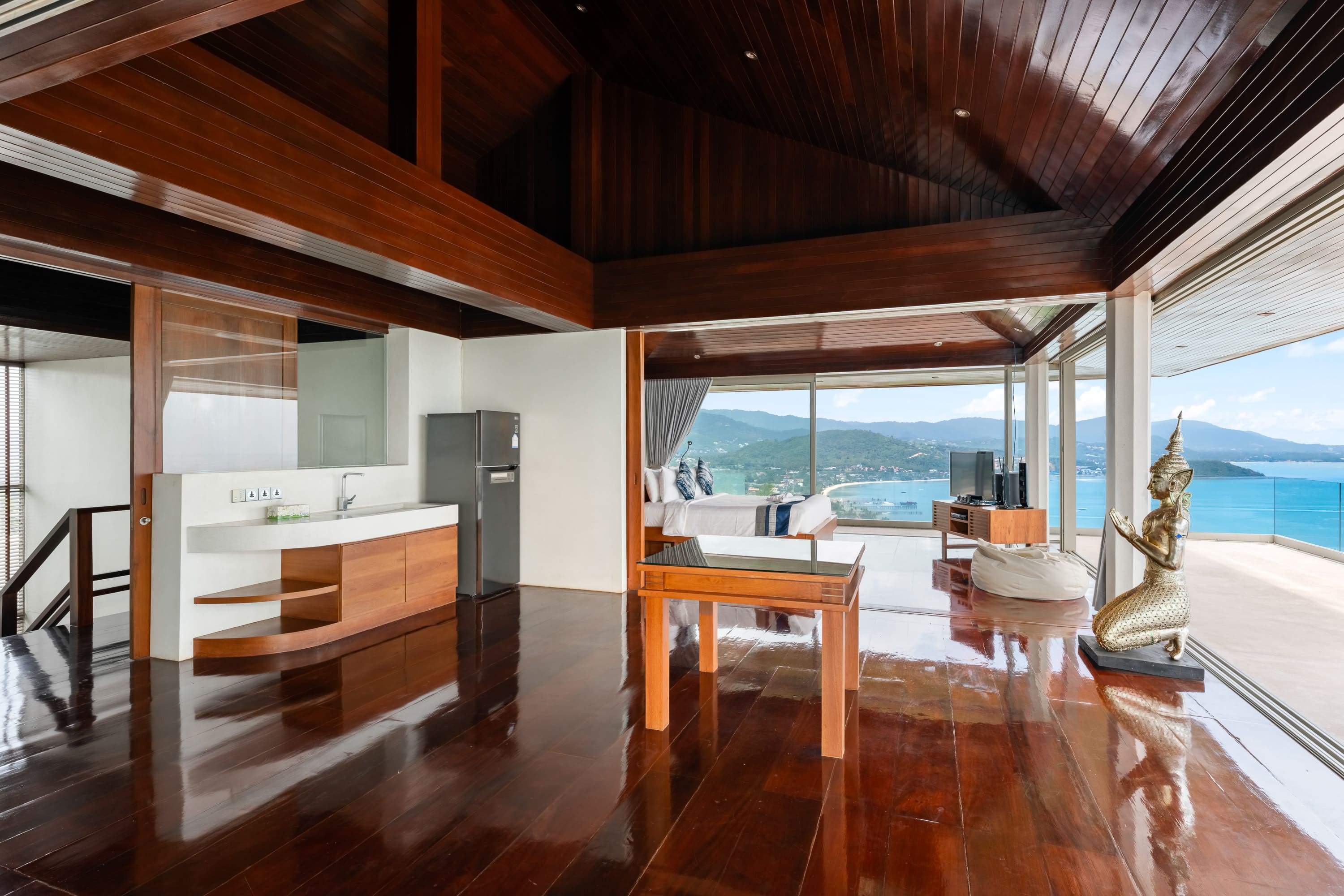 (PRICE REDUCED!) Hilltop Villa with 360-Degree View – 5 Bedroom Villa with Renovation Potential in Plai Laem for Sale