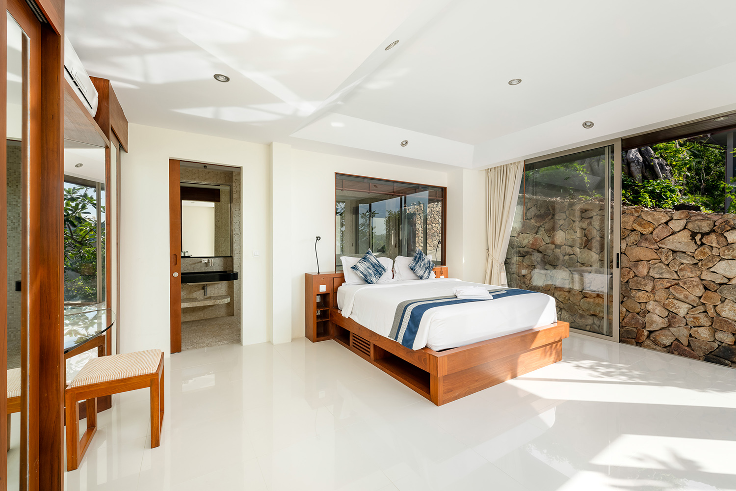 (PRICE REDUCED!) Narai Kiri Villa – Spacious 5 Bedroom Seaview Pool Villa in Plai Laem for sale