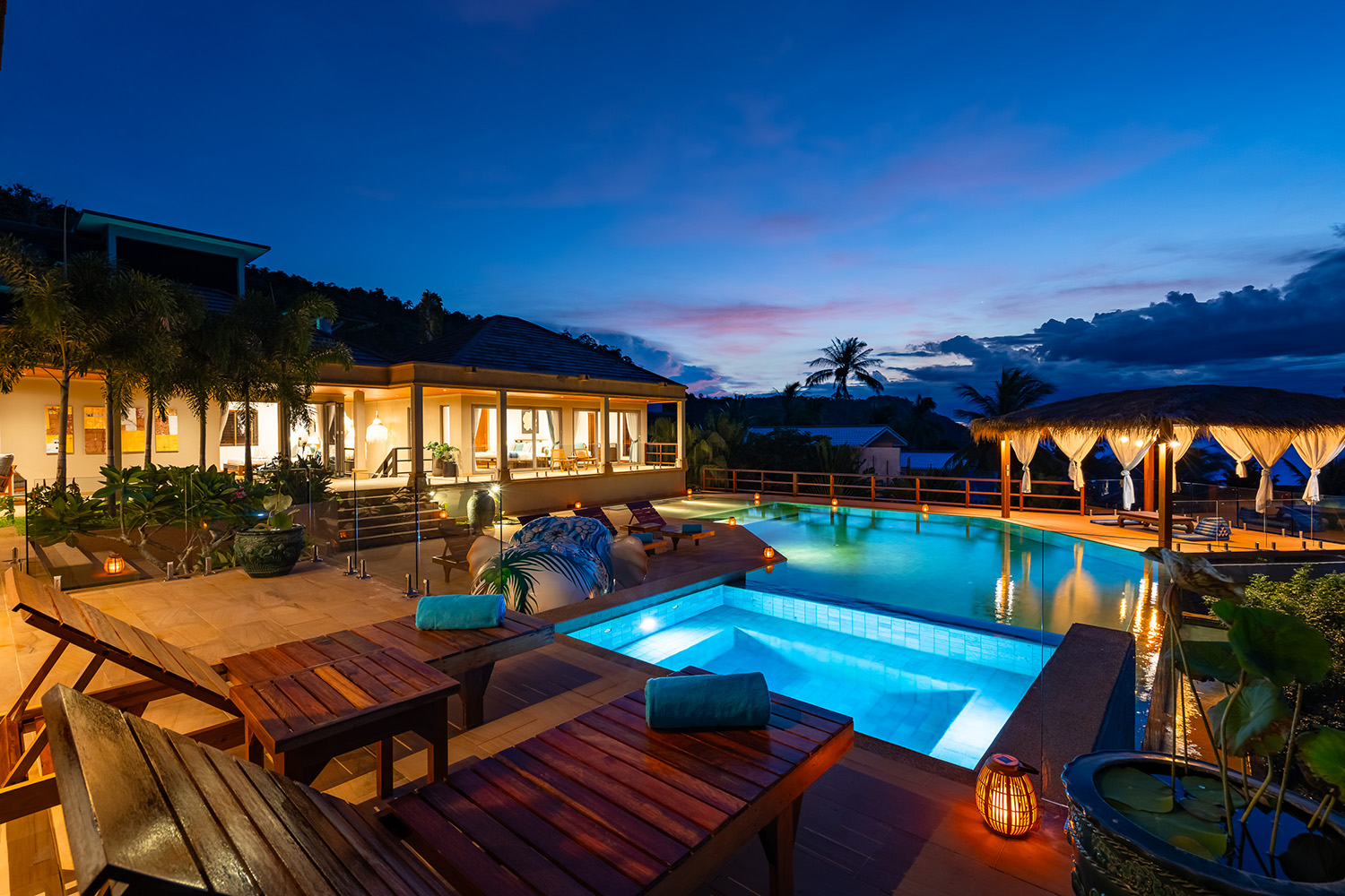 Baan Faa Sai – Renovated 5 Bedroom Seaview Pool Villa in Bangpor for Sale