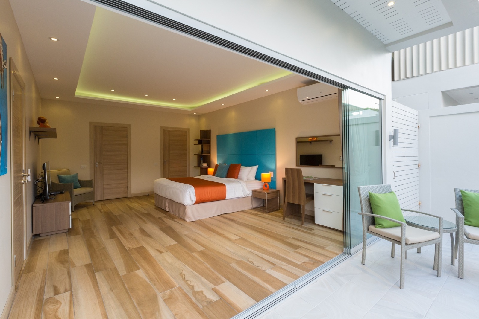 Villa Mojito – Beachside 5 Bedroom Pool Villa in Ban Tai for sale