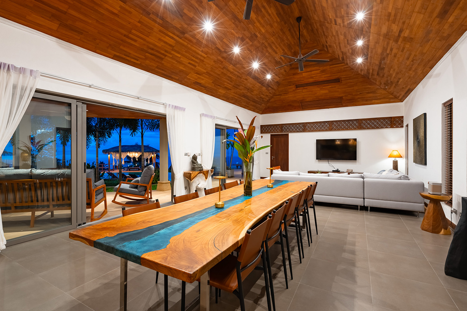 Baan Faa Sai – Renovated 5 Bedroom Seaview Pool Villa in Bangpor for Sale