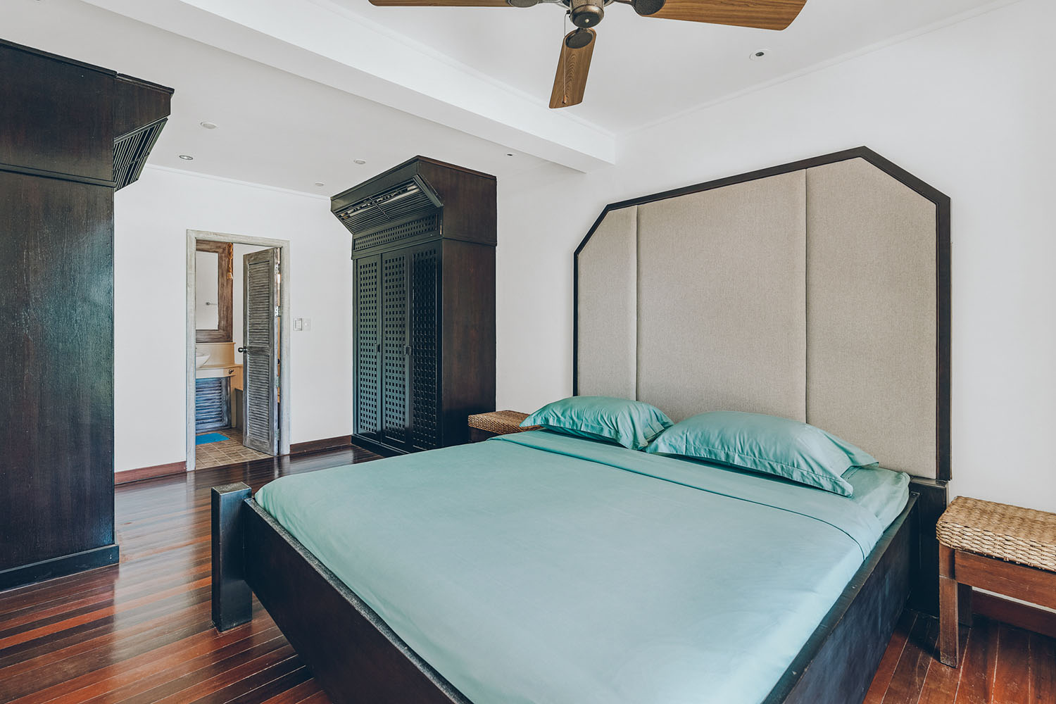 Tongson Beachfront Villa – 3 Bedroom Beachfront Villa in Tongson Bay for Sale