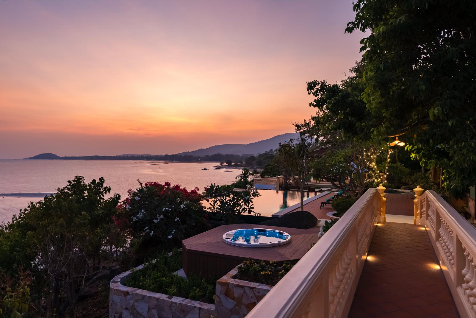 Villa Ladylagoon – Rare 8 Bedroom Beachfront villa in Laem Set for sale