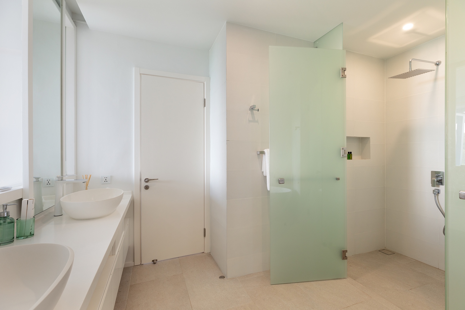 KW Villa – Luxurious 5 Bedroom Seaview Pool Villa in Bangpor for sale