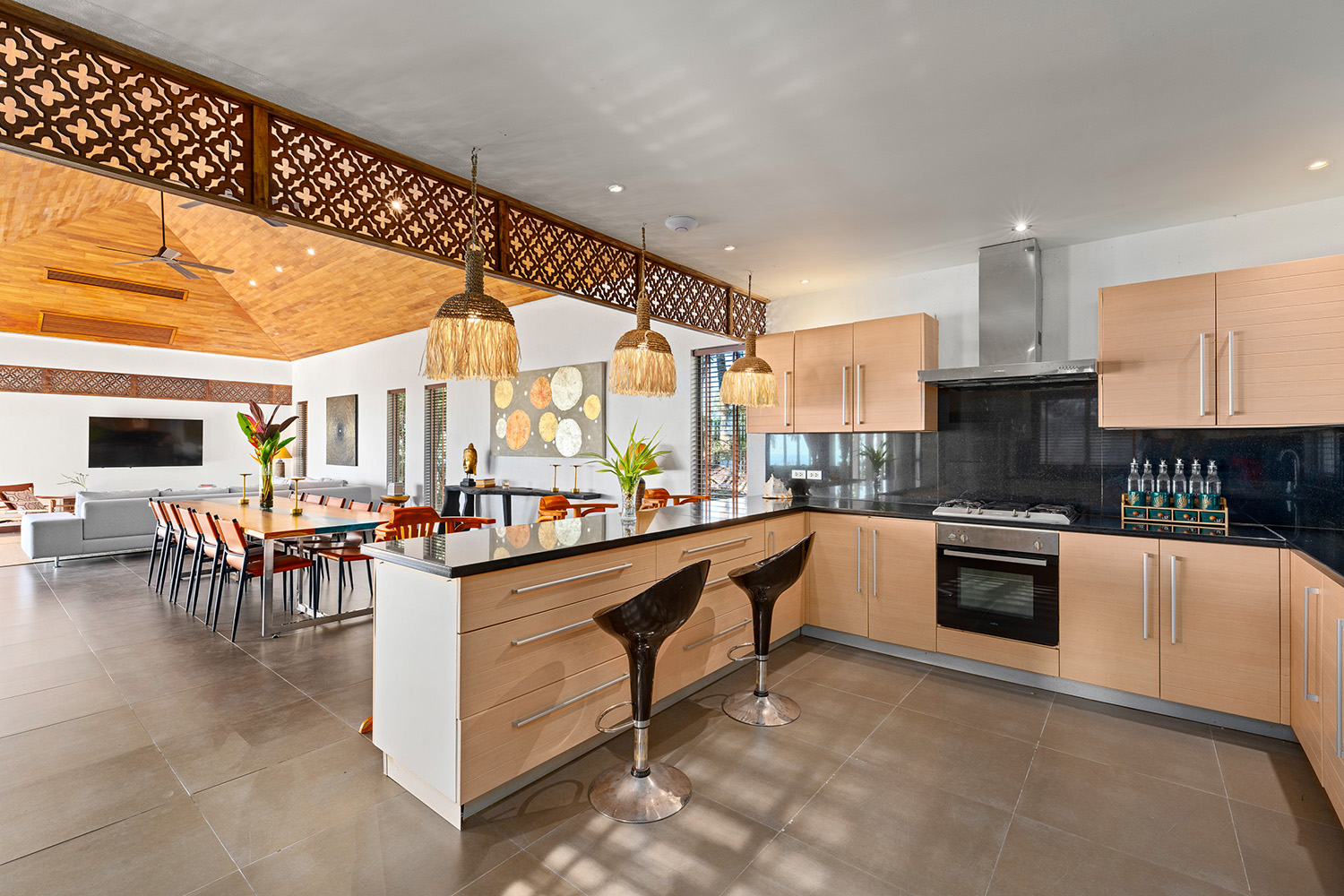 Baan Faa Sai – Renovated 5 Bedroom Seaview Pool Villa in Bangpor for Sale