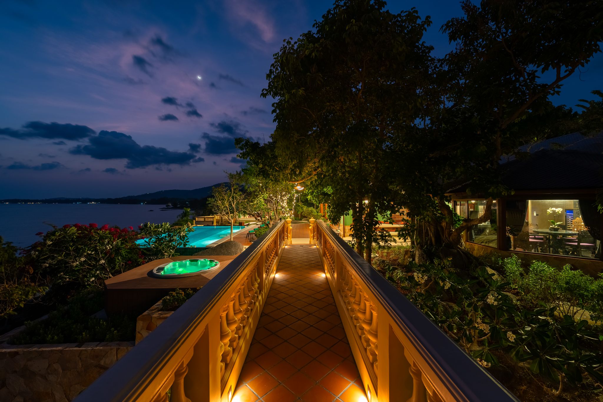 Villa Ladylagoon – Rare 8 Bedroom Beachfront villa in Laem Set for sale