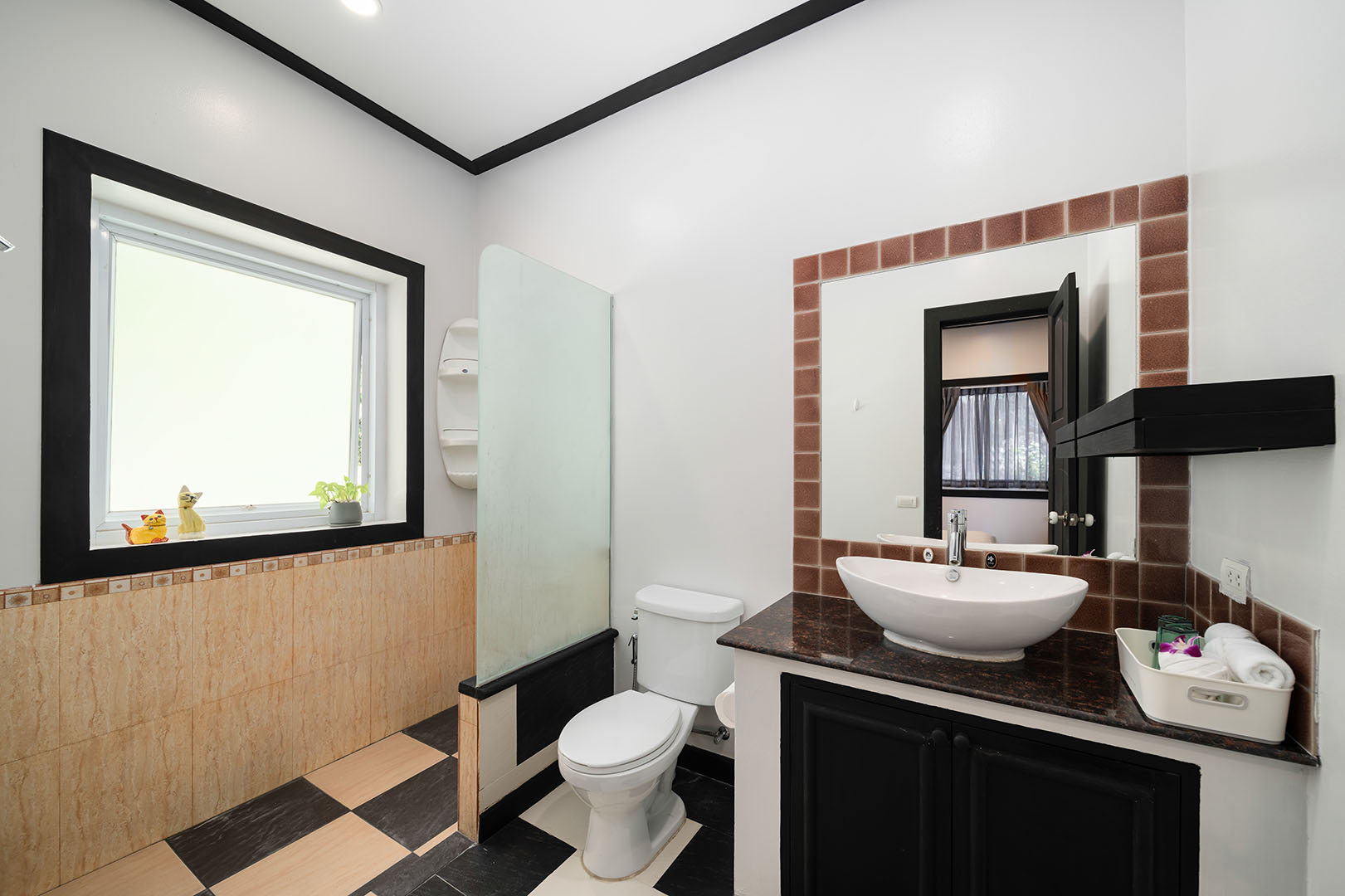 Substantial 9 Bedroom Seaview Pool Villa in Bang Makham for sale