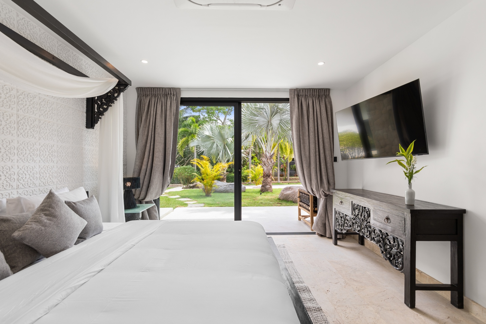 Villa Riverside – Luxury 5 Bedroom Balinese Tropical Retreat in Maenam for sale: Villa Riverside – Luxury 5 Bedroom Balinese Tropical Retreat in Maenam for sale