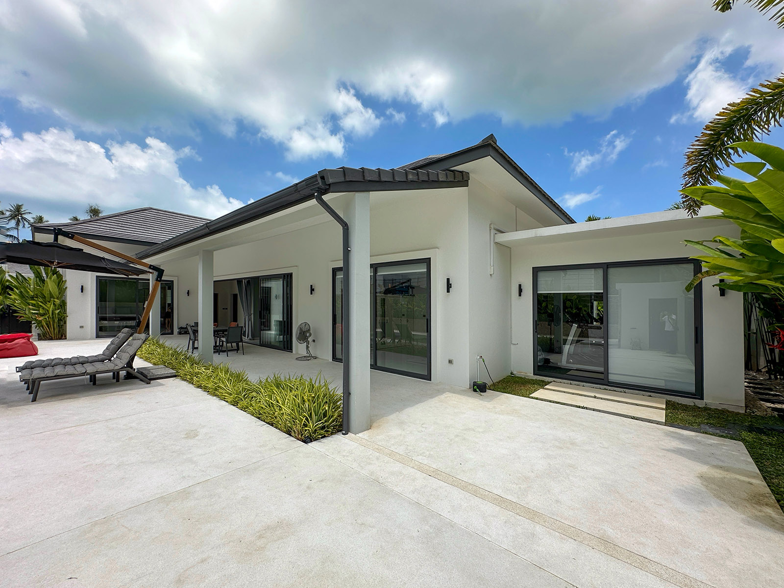 Tropical Balinese 4 Bedroom Garden Pool Villa in Maenam for Sale