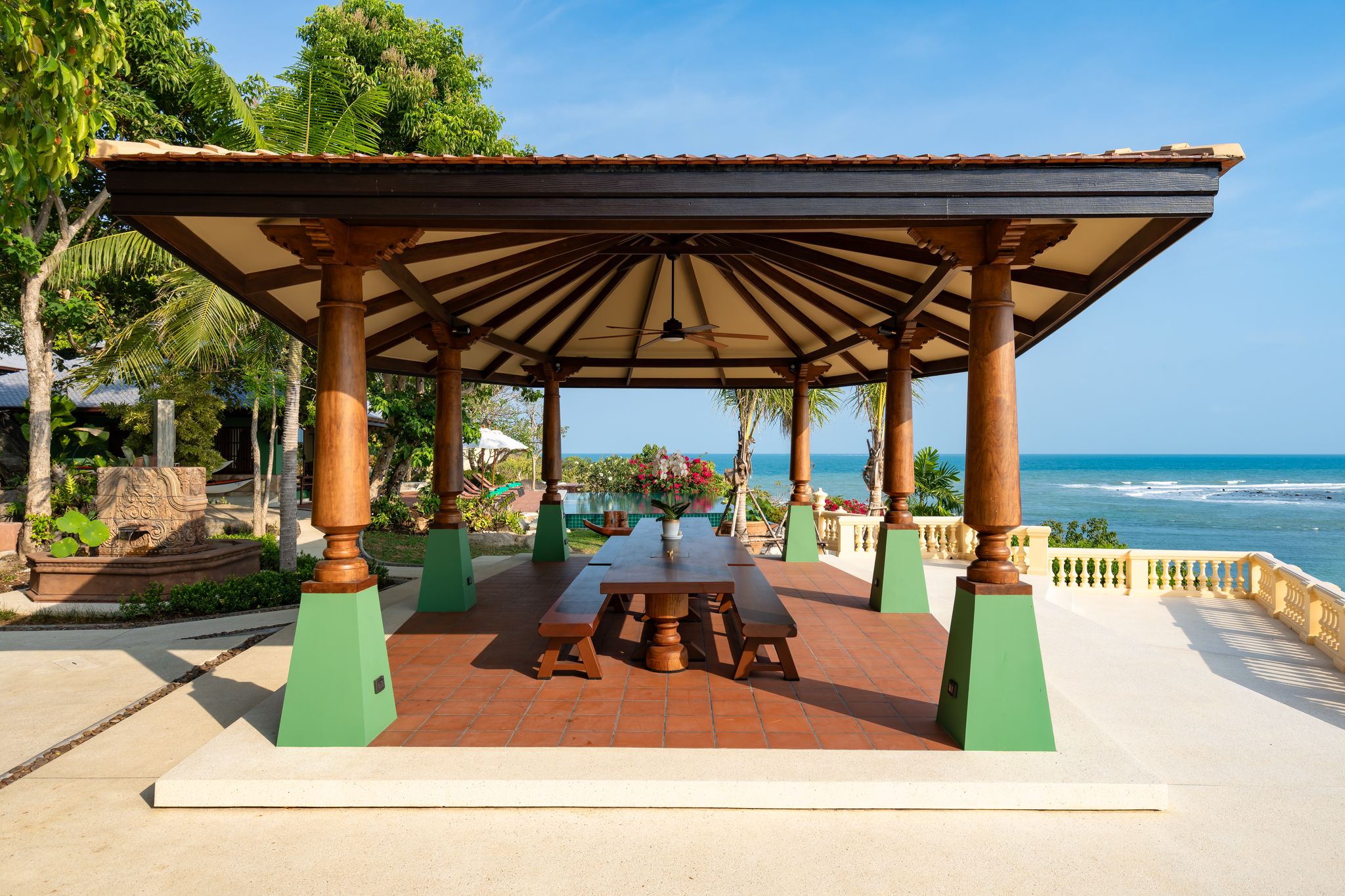 Villa Ladylagoon – Rare 8 Bedroom Beachfront villa in Laem Set for sale