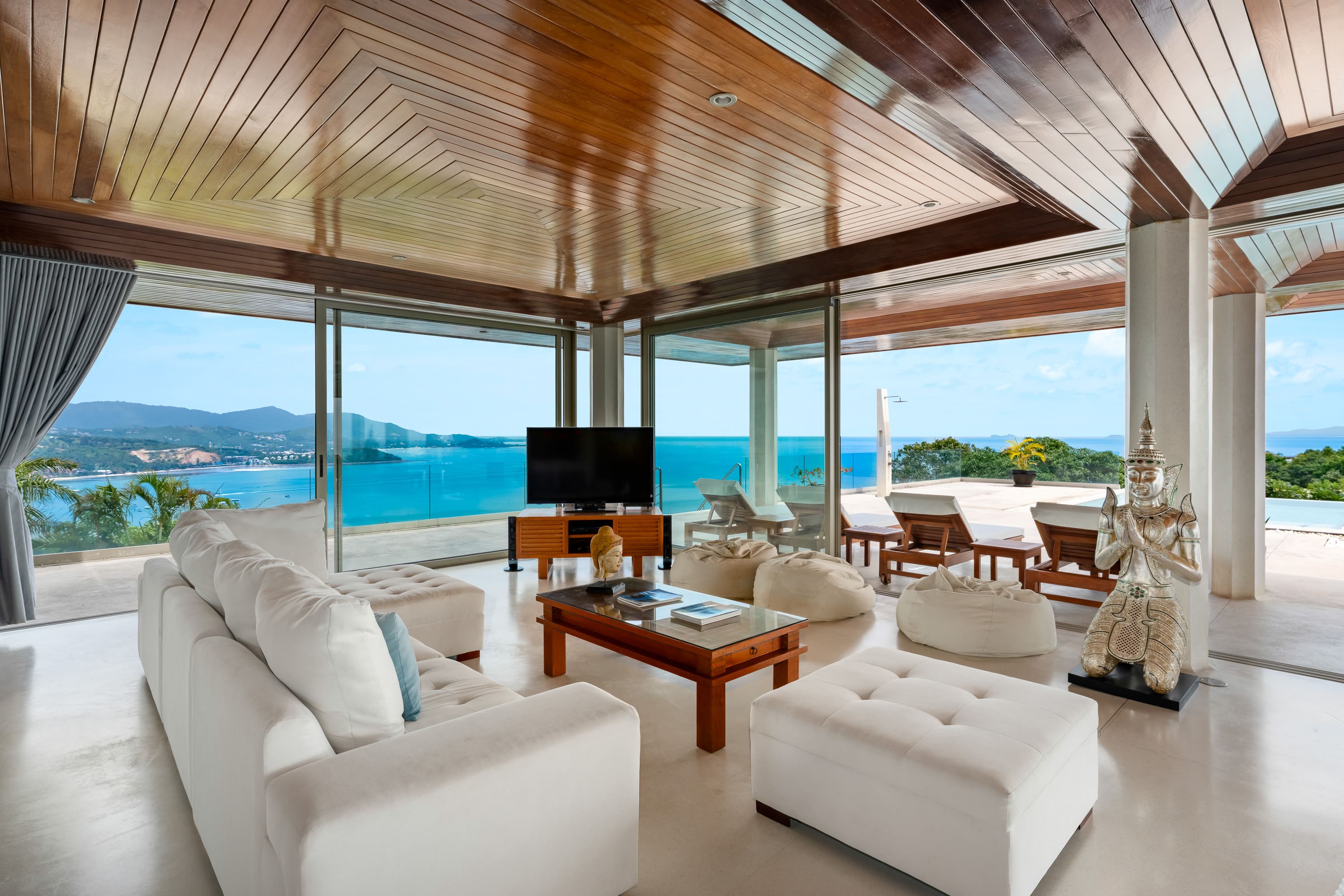 (PRICE REDUCED!) Hilltop Villa with 360-Degree View – 5 Bedroom Villa with Renovation Potential in Plai Laem for Sale