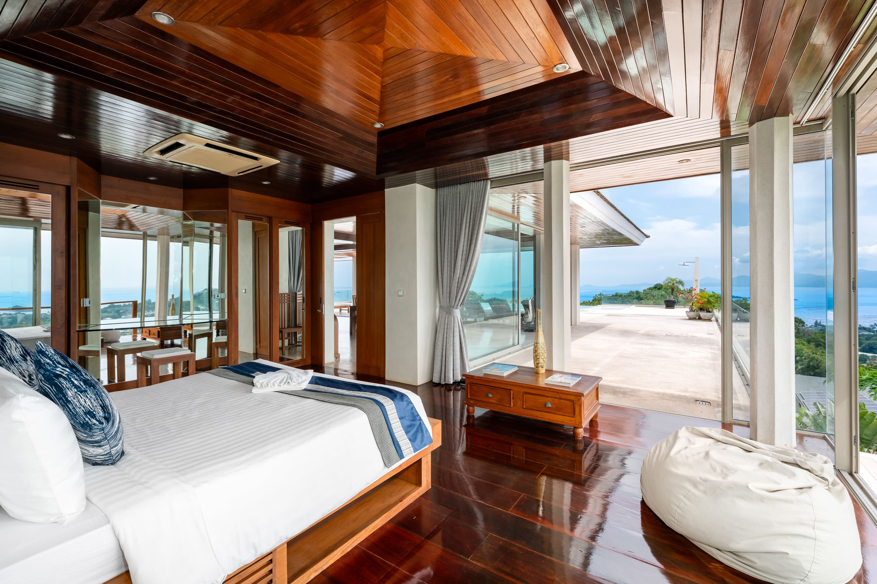 (PRICE REDUCED!) Hilltop Villa with 360-Degree View – 5 Bedroom Villa with Renovation Potential in Plai Laem for Sale