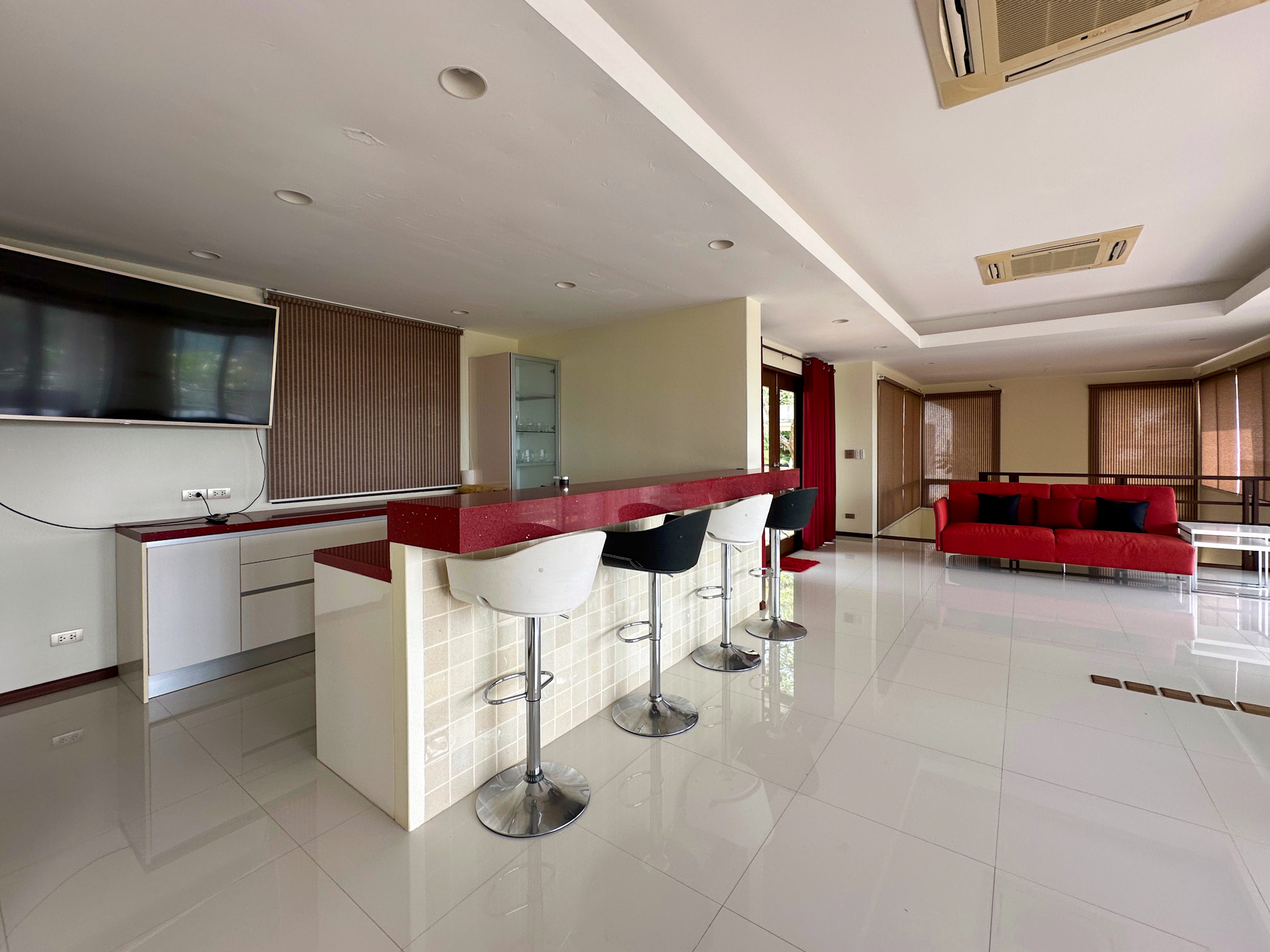 Multi-Building 8+1 Bedroom Seaview Pool Villa with Large Garden in Bang Makham for sale