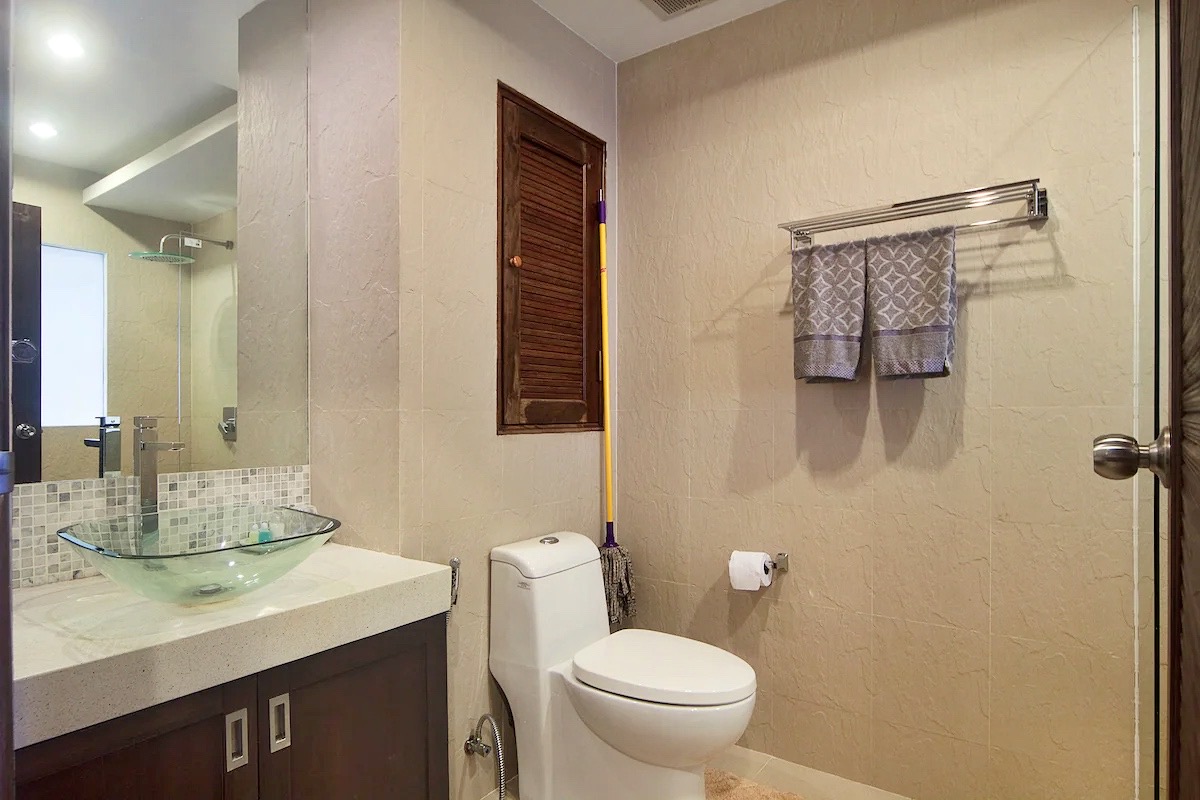 (SOLD) Emerald Condominium – Studio Unit Beachside Condo in Plai Laem for sale