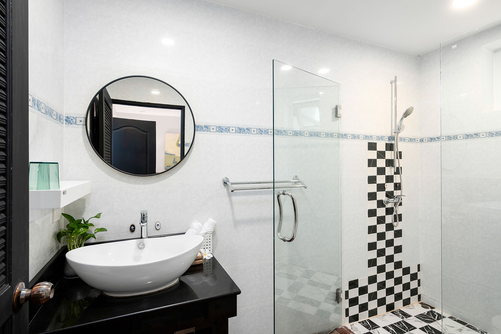 Substantial 9 Bedroom Seaview Pool Villa in Bang Makham for sale