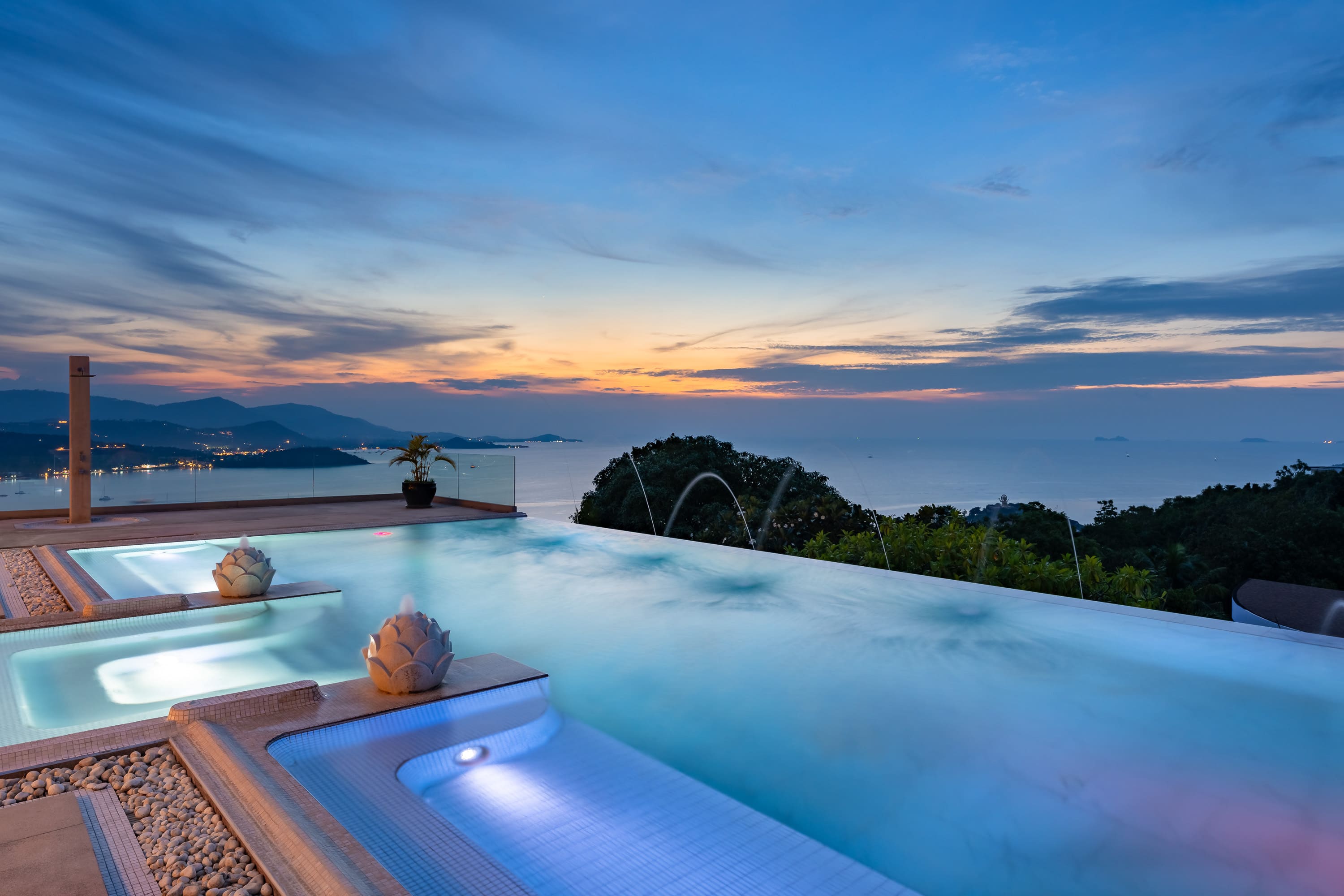 (PRICE REDUCED!) Hilltop Villa with 360-Degree View – 5 Bedroom Villa with Renovation Potential in Plai Laem for Sale