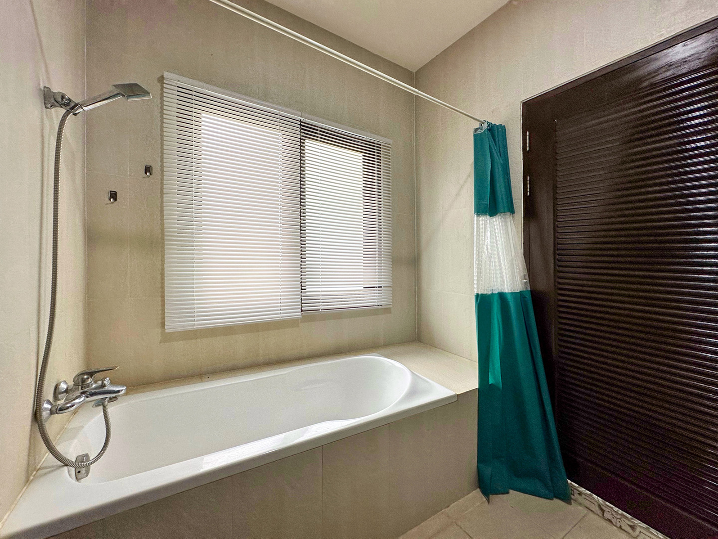 Comfortable 3 Bedroom Garden Pool Villa with 800 sqm land in Maenam for sale