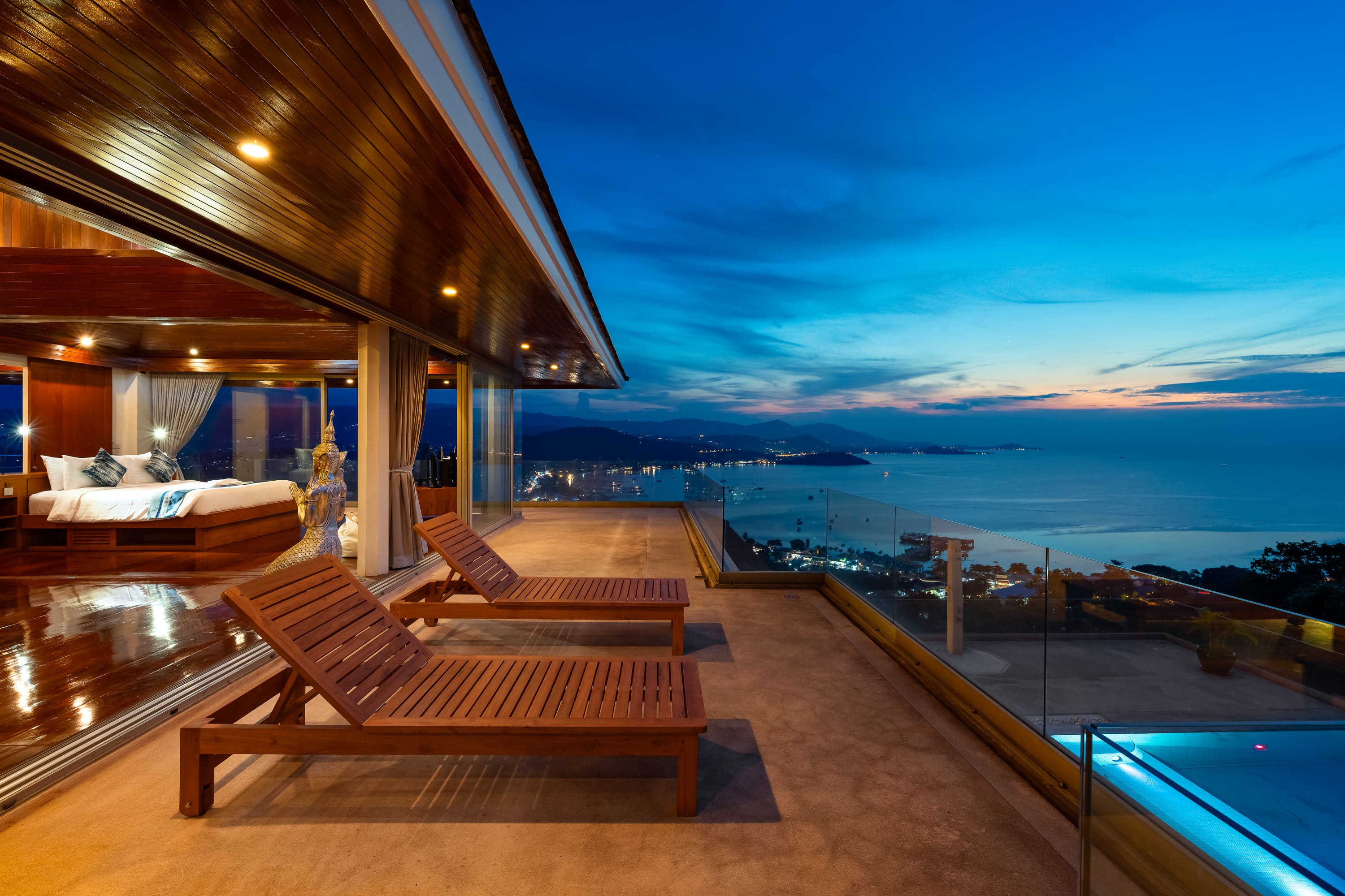 (PRICE REDUCED!) Hilltop Villa with 360-Degree View – 5 Bedroom Villa with Renovation Potential in Plai Laem for Sale