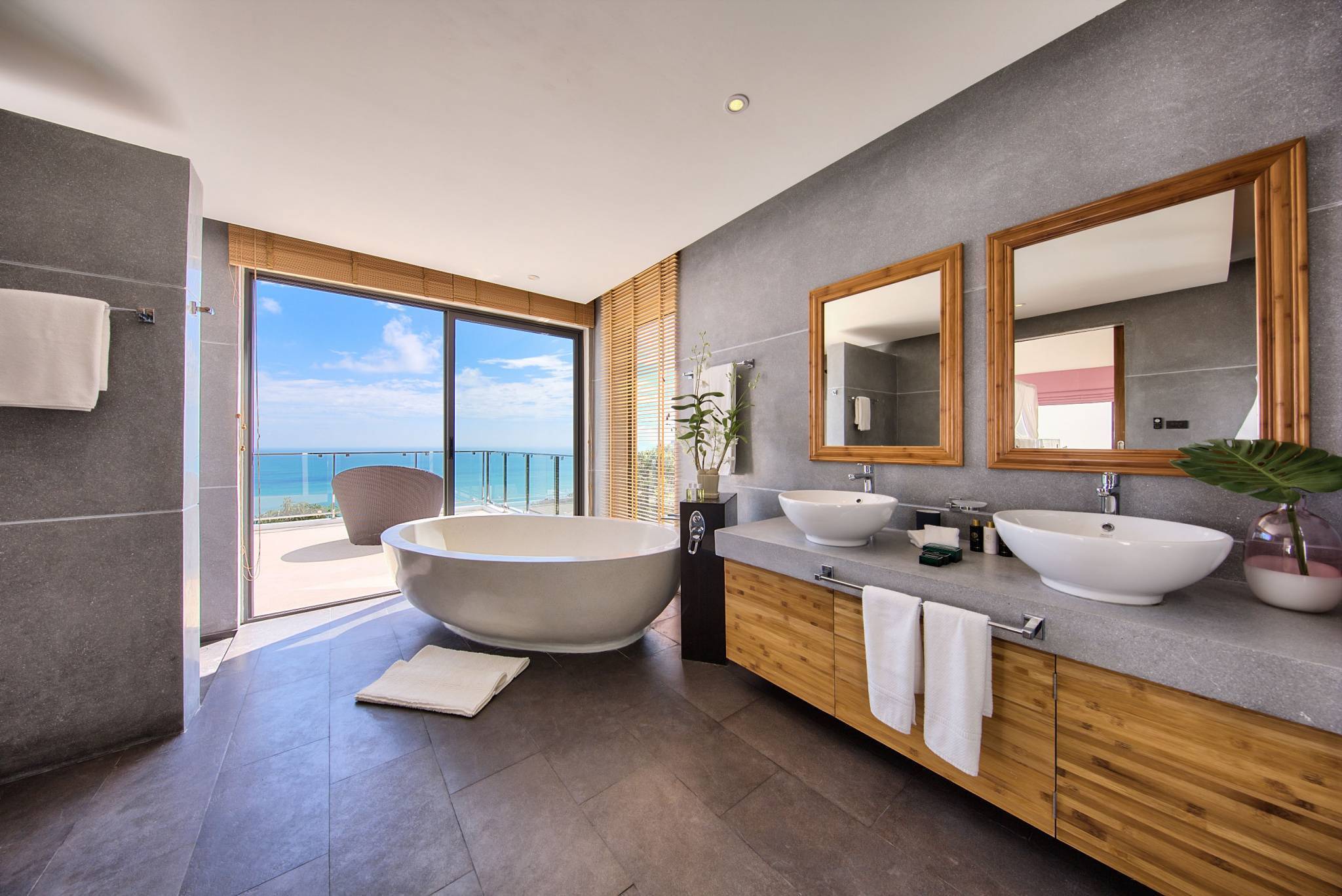 Four Bedroom Award Winning Sea View Villa for Sale or Rent, Chaweng Noi