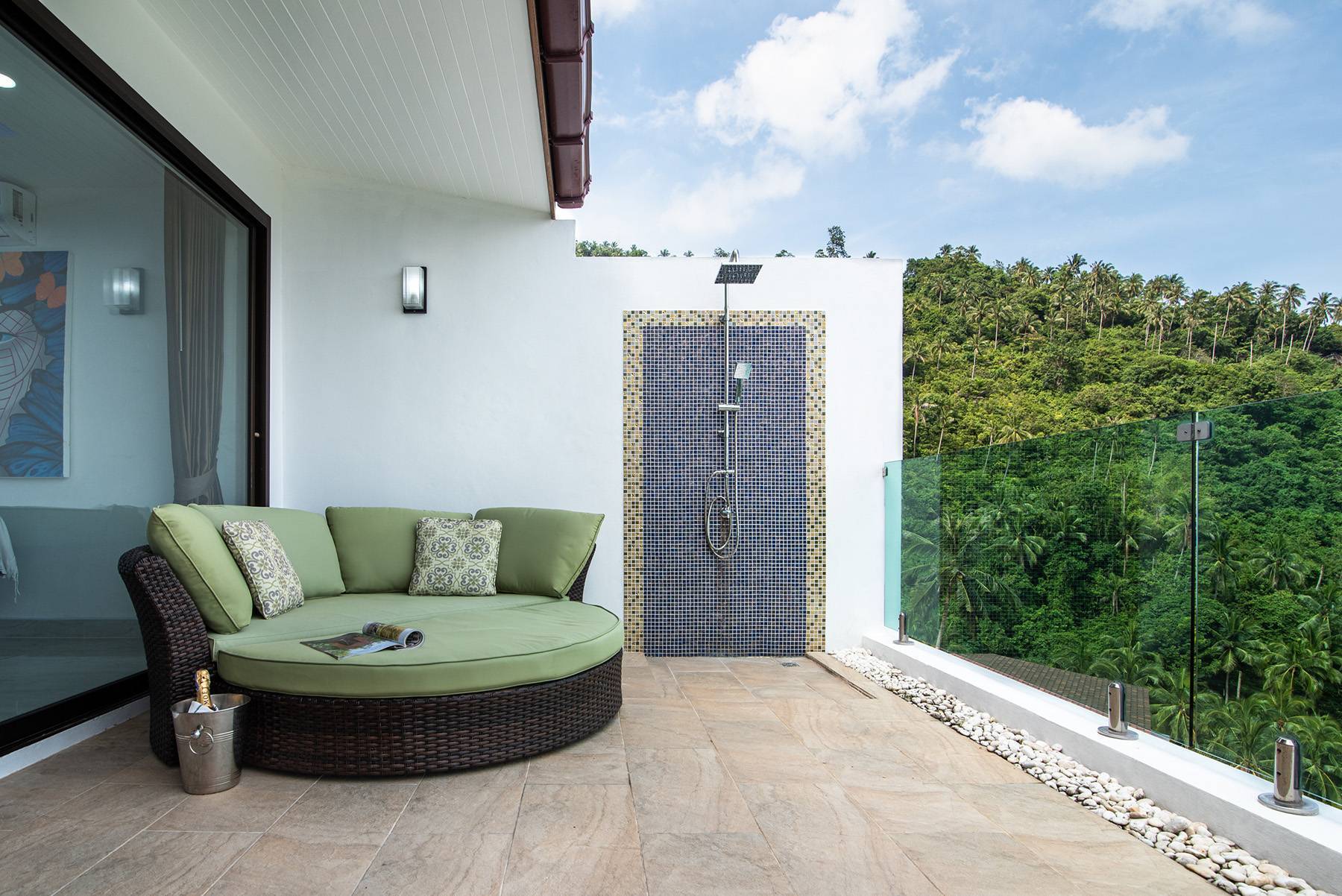 (SOLD) 2 bedroom sea-view apartment Re-Sale in Lamai