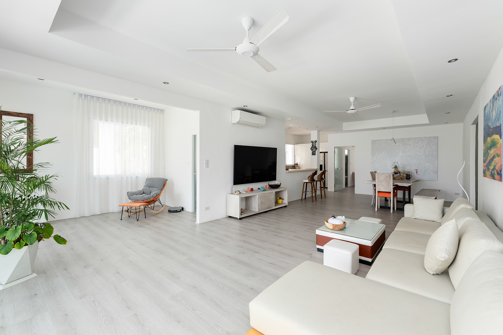 Refurbished 5-Bedroom Garden Pool Villa with Separate Living Spaces in Choengmon For Sale