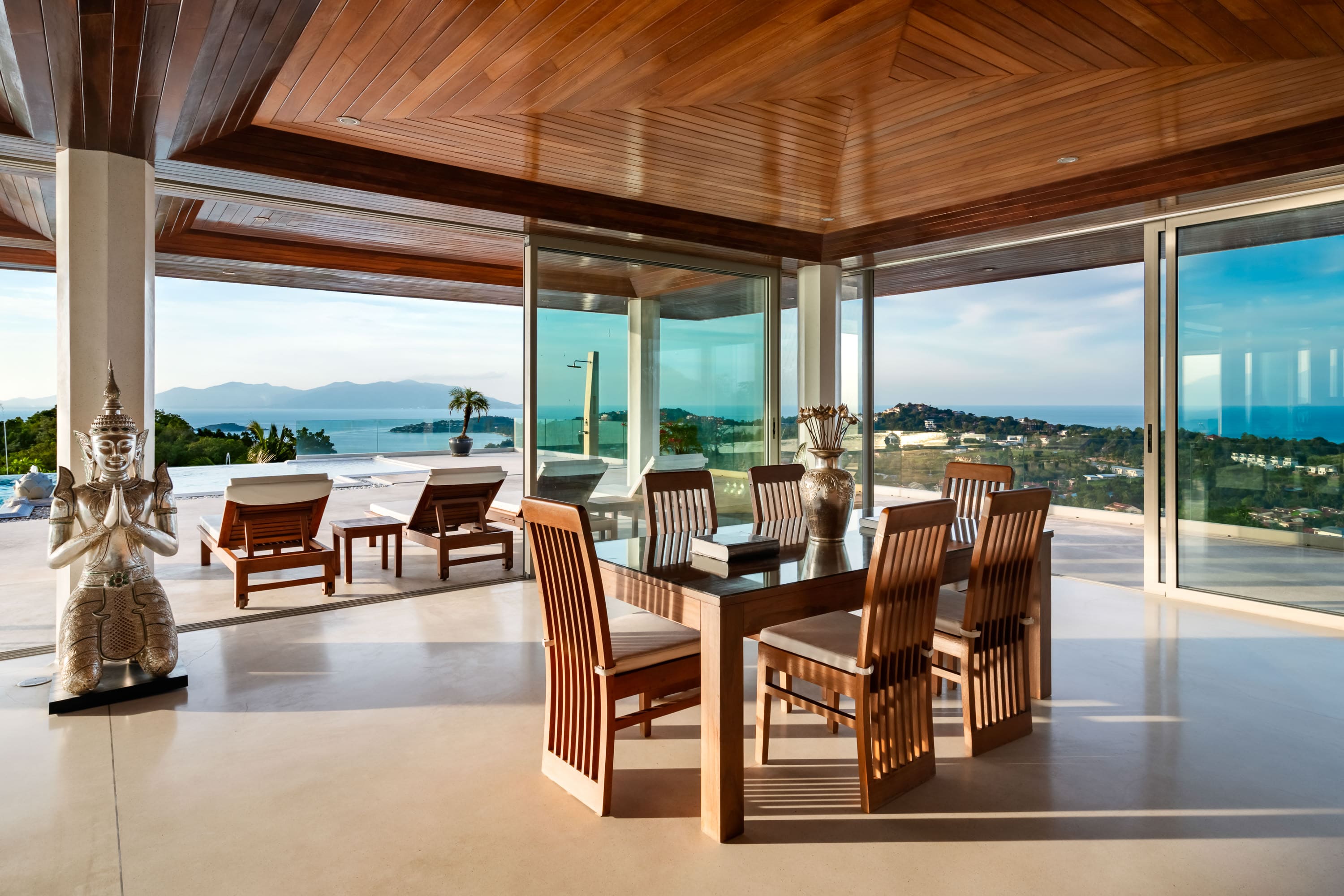 (PRICE REDUCED!) Hilltop Villa with 360-Degree View – 5 Bedroom Villa with Renovation Potential in Plai Laem for Sale