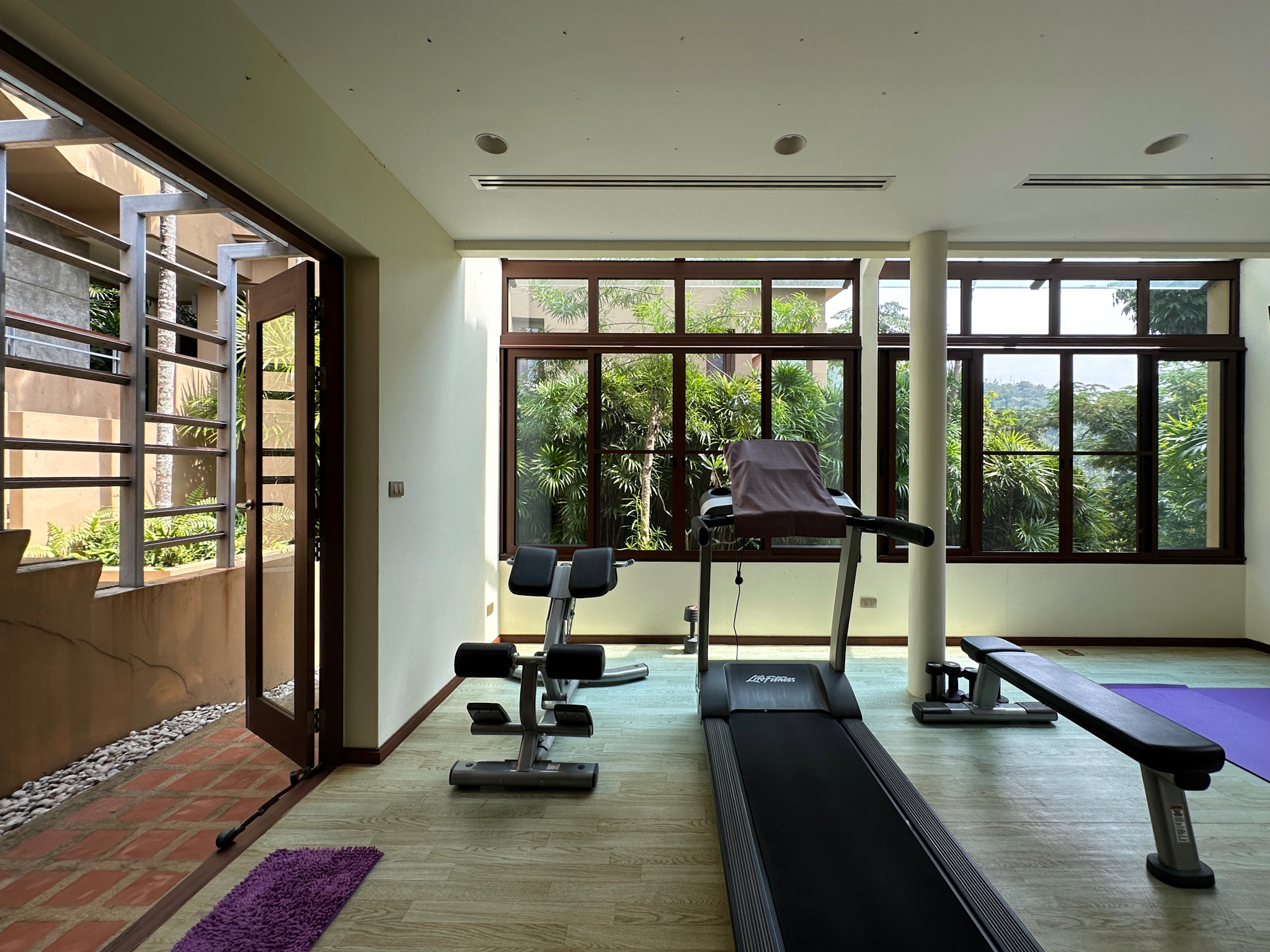 Multi-Building 8+1 Bedroom Seaview Pool Villa with Large Garden in Bang Makham for sale