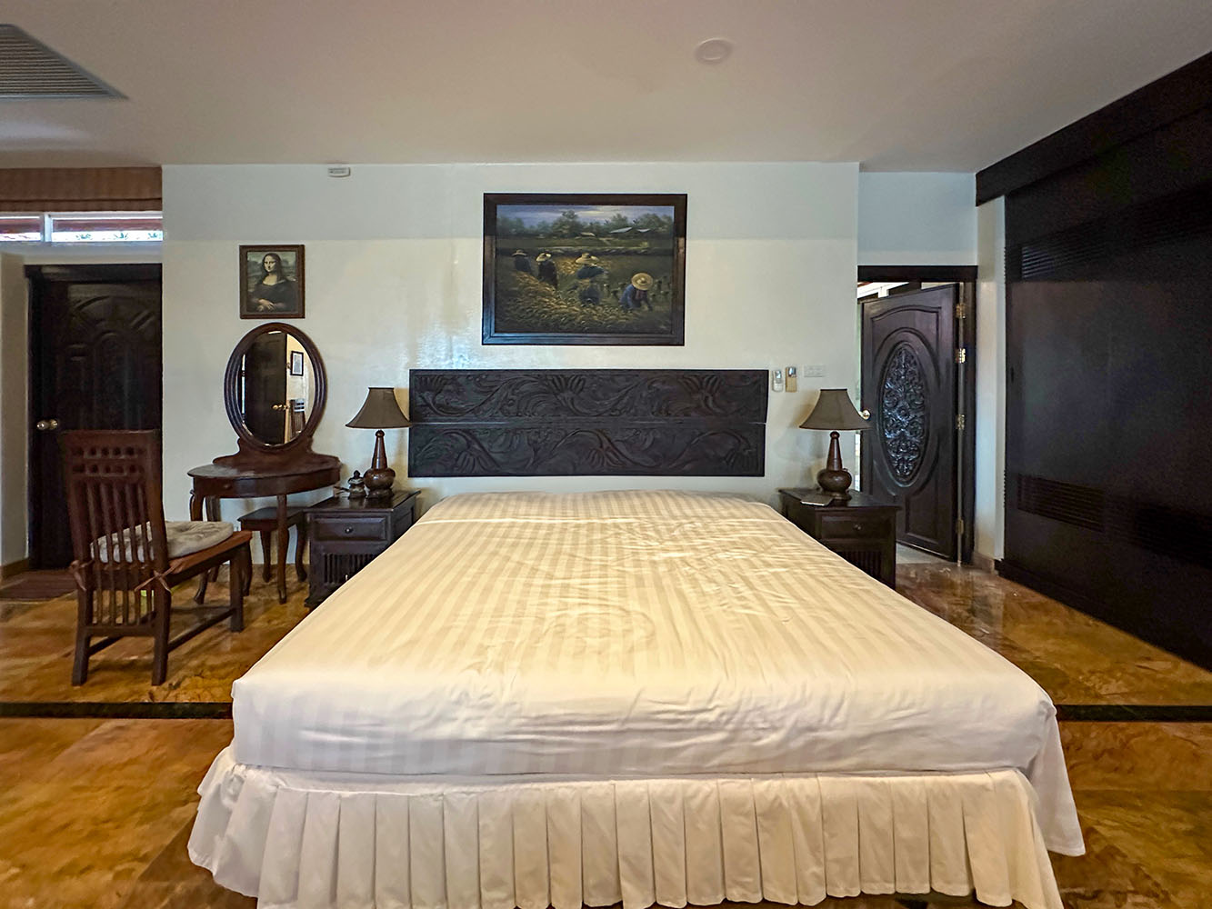 (PRICE REDUCED!) Rare Opportunity 9-Bedroom Beachfront Villa with Redevelopment Potential in Bangpor