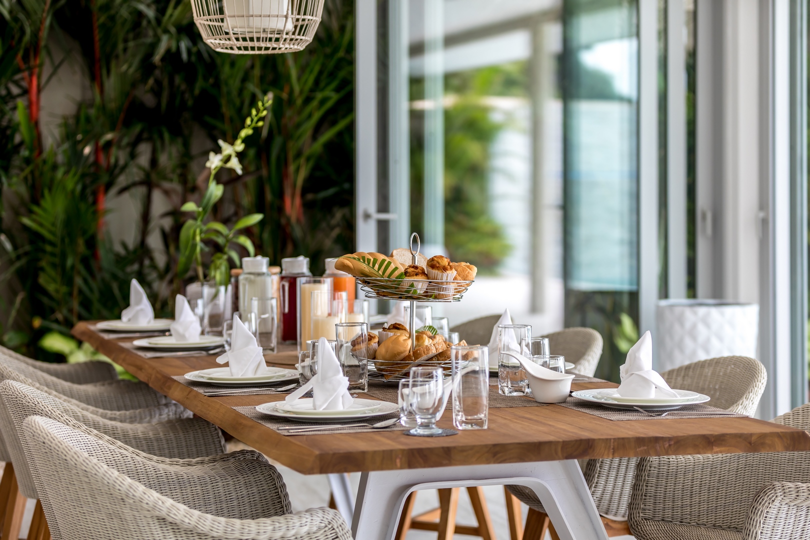 Villa Blue Amber – Exclusive 4-Bedroom Waterfront Pool Villa in Samrong Bay for Rent