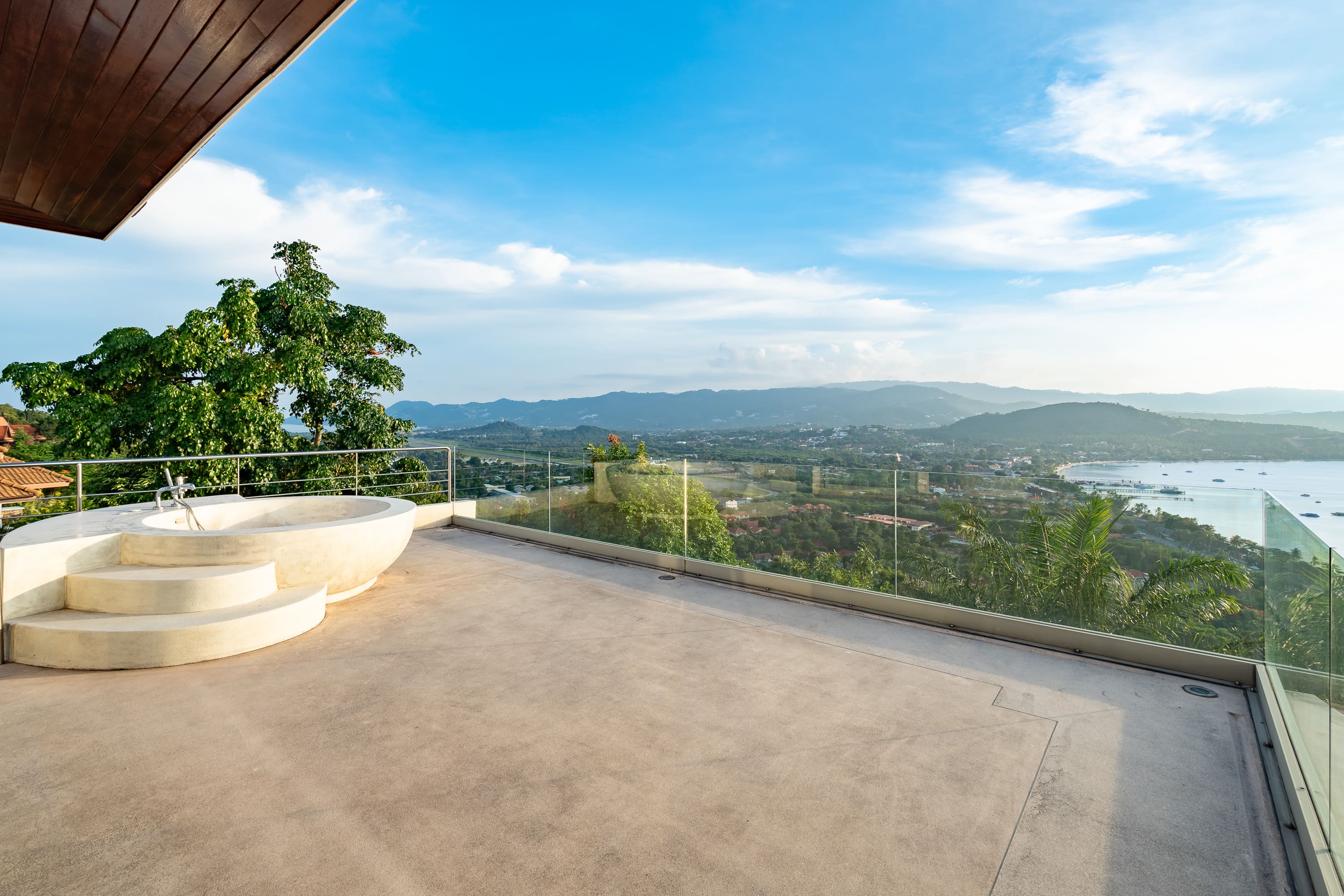 (PRICE REDUCED!) Hilltop Villa with 360-Degree View – 5 Bedroom Villa with Renovation Potential in Plai Laem for Sale