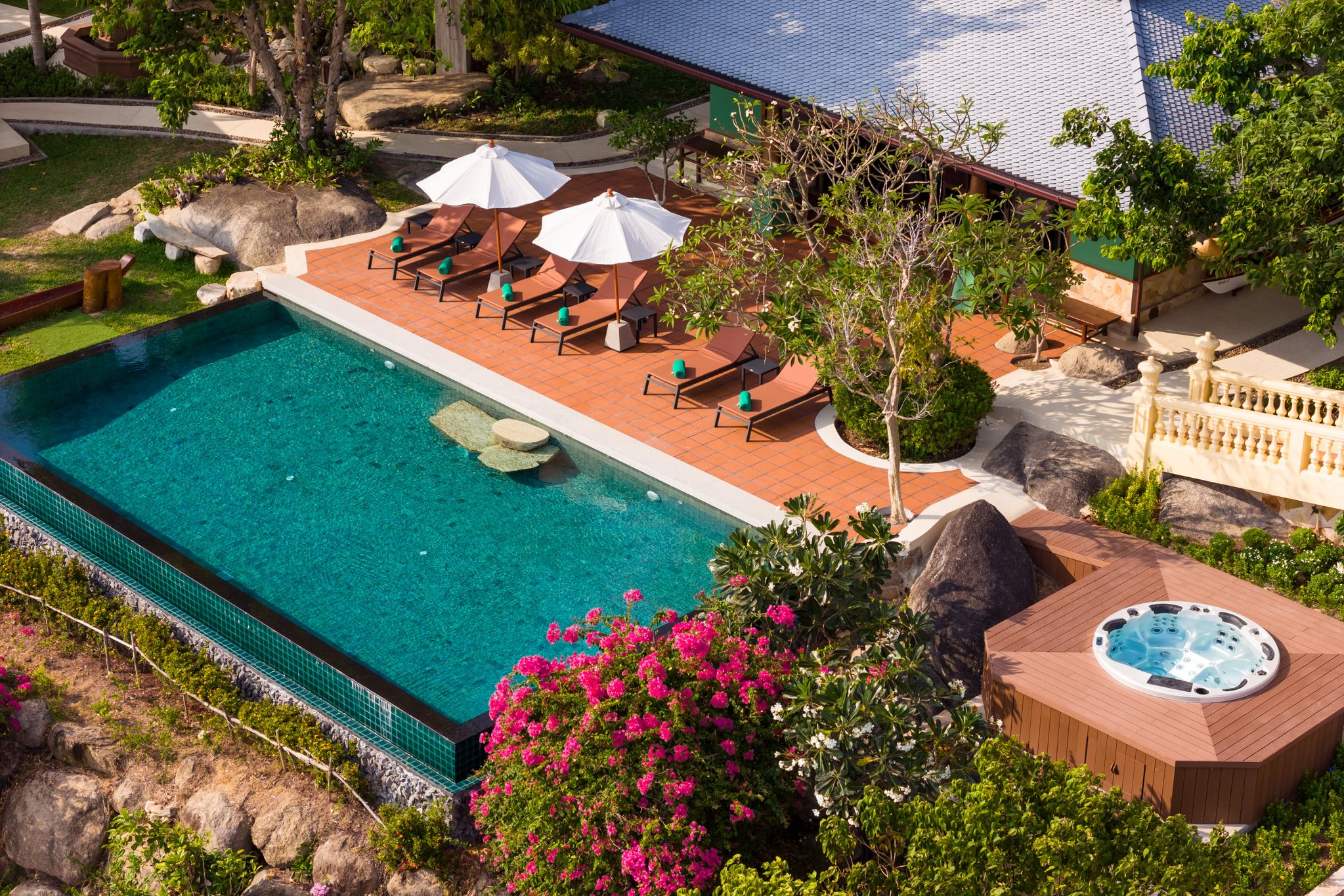 Villa Ladylagoon – Rare 8 Bedroom Beachfront villa in Laem Set for sale