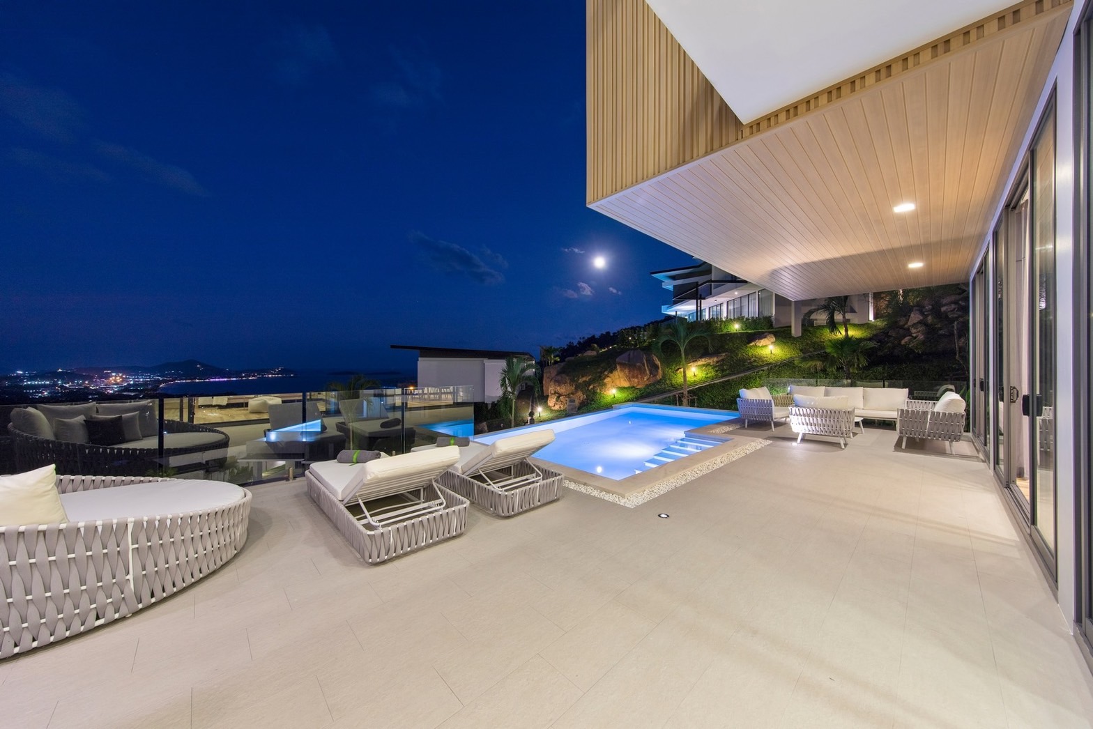 Verano Residence – 3 Bedroom Seaview Pool Villa in Chaweng Noi for sale