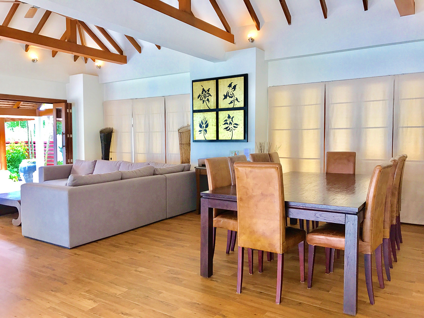 Baan Chom Talay - Classic 5 Bedroom Beachfront Villa in Lipa Noi for sale