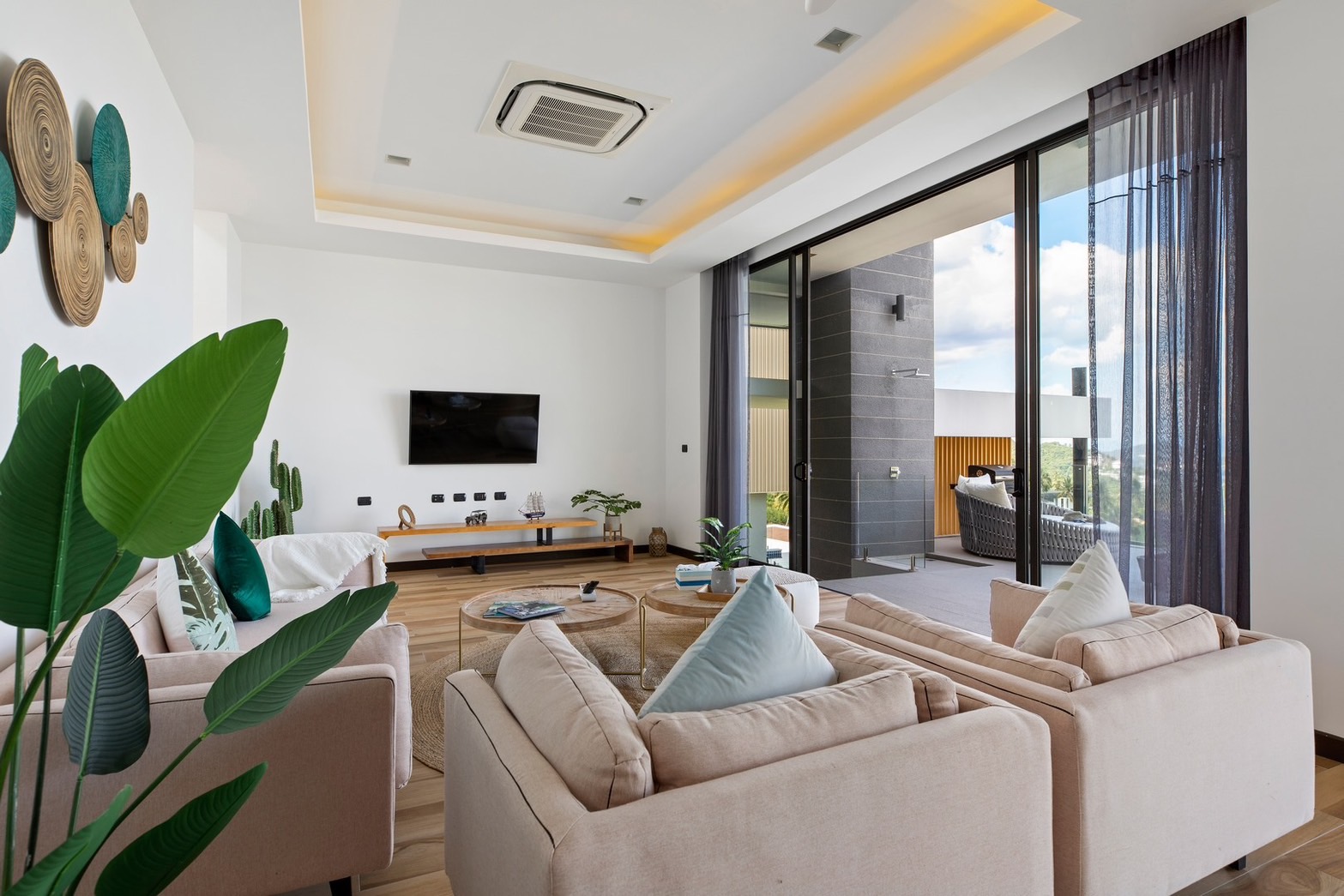 Verano Residence – 3 Bedroom Seaview Pool Villa in Chaweng Noi for sale