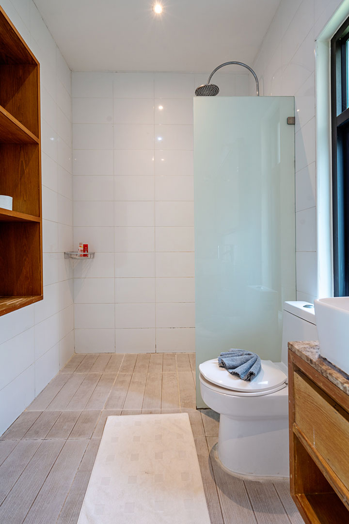 Indu Sunset – Comfortable 4 Bedroom Beachfront Pool Villa in Bang Makham for sale: Indu Sunset – Comfortable 4 Bedroom Beachfront Pool Villa in Bang Makham for sale