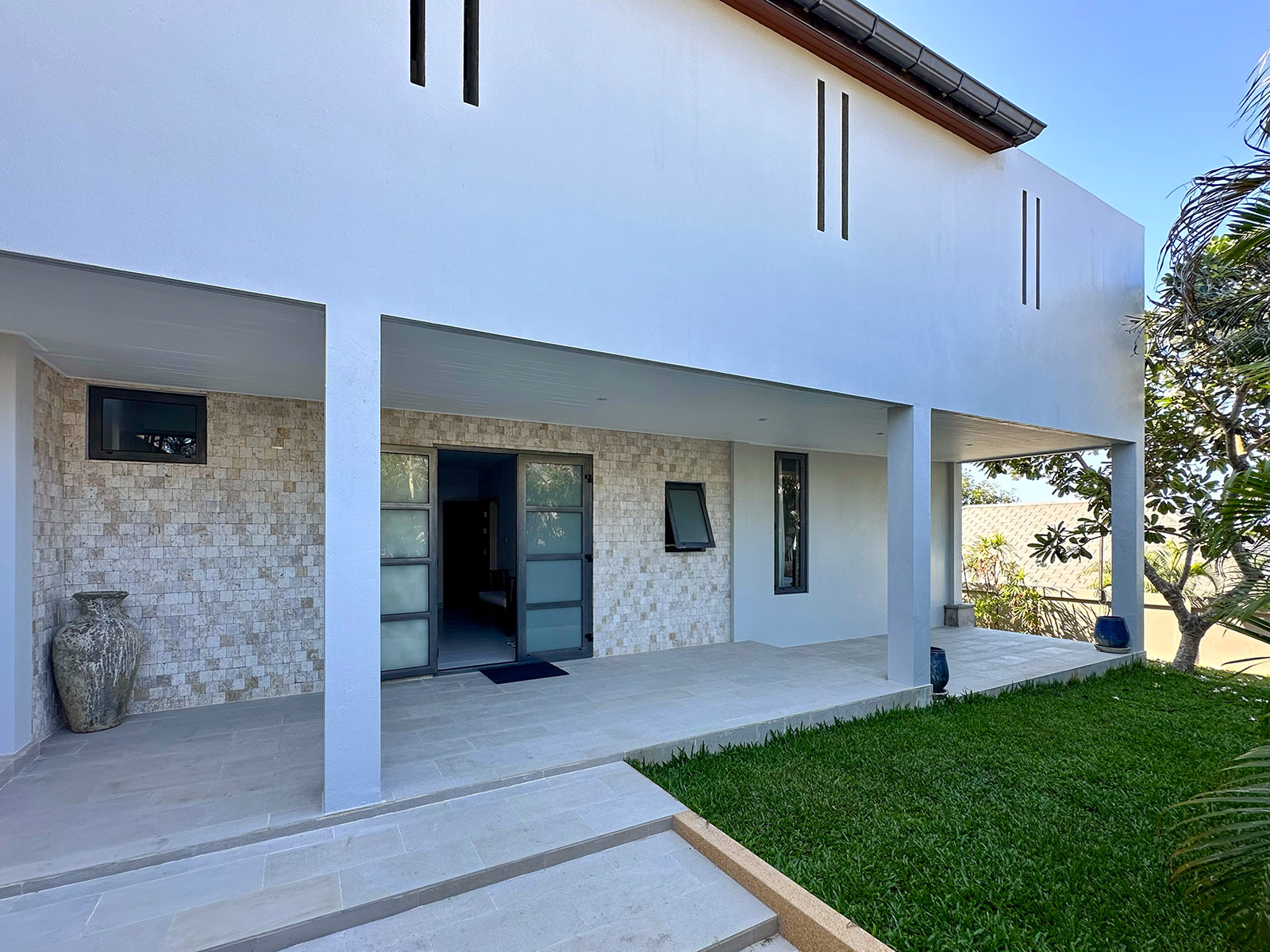 (PRICE REDUCED!) Contemporary 4 Bedroom Seaview Villa in Plai Laem for sale