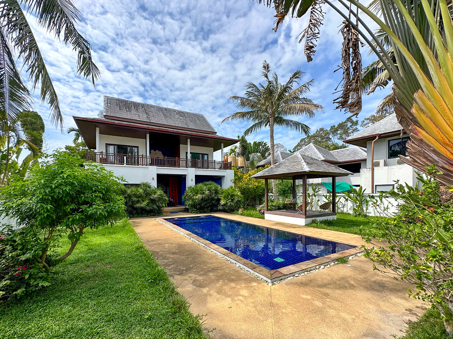 Comfortable 3 Bedroom Garden Pool Villa with 800 sqm land in Maenam for sale