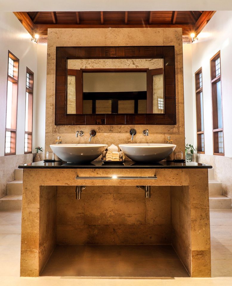 Baan Chom Talay - Classic 5 Bedroom Beachfront Villa in Lipa Noi for sale