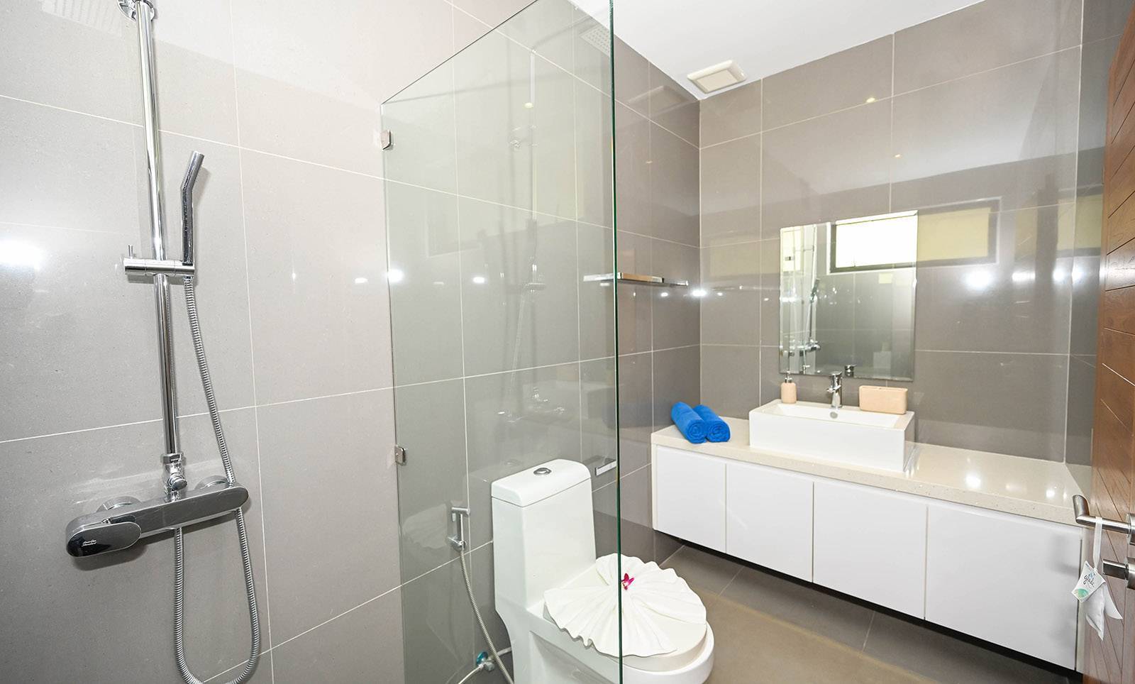 Villa Kelly – Luxury 6 Bedroom Seaview Pool Villa in Plai Laem for sale 