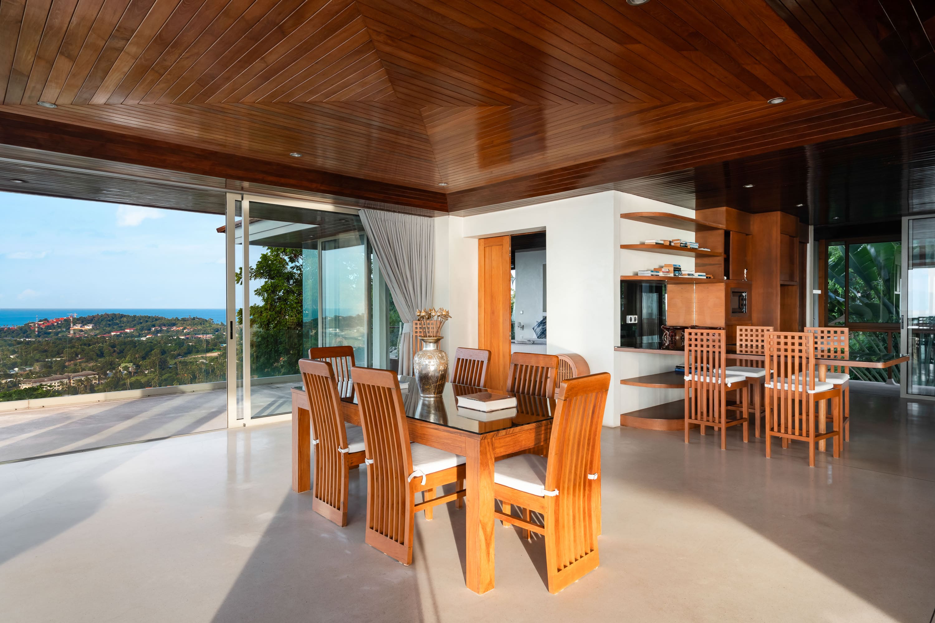 (PRICE REDUCED!) Hilltop Villa with 360-Degree View – 5 Bedroom Villa with Renovation Potential in Plai Laem for Sale