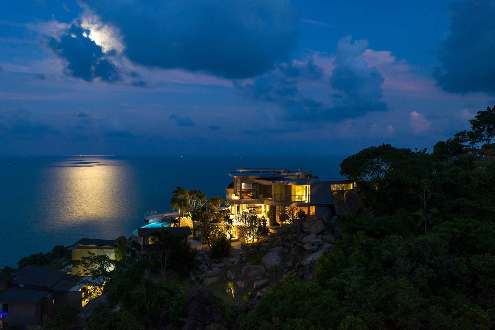 Villa Amaze – The Most Iconic Seaview Villa in Chaweng Noi for sale