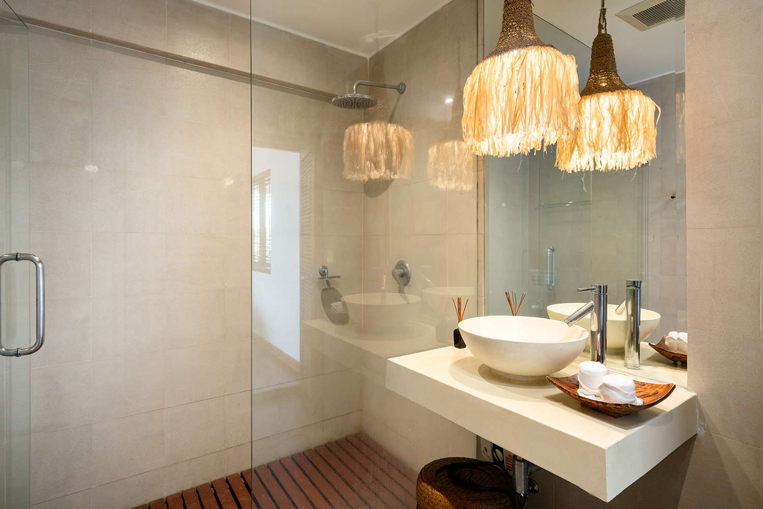 Baan Faa Sai – Renovated 5 Bedroom Seaview Pool Villa in Bangpor for Sale