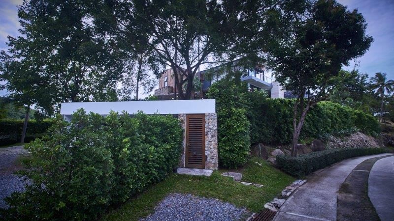 Architecturally Stunning Villa with Spectacular Ocean and Mountain View