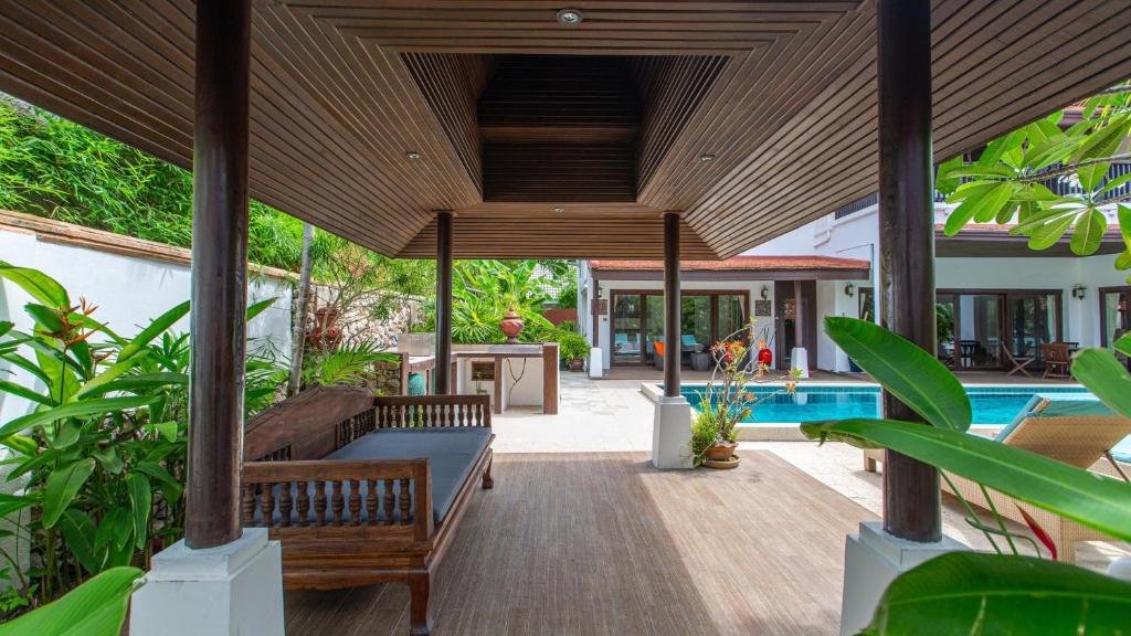 Tropical 4-bedroom Beachside villa with Rooftop Terrace in Hua Thanon for sale