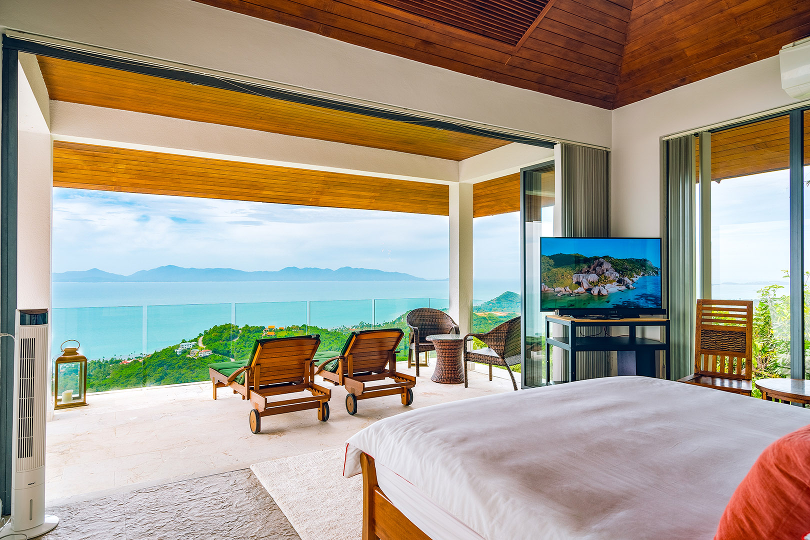 The Peak – Cliffside 5 Bedroom 6 Bathroom Seaview Villa in Bangpor for sale